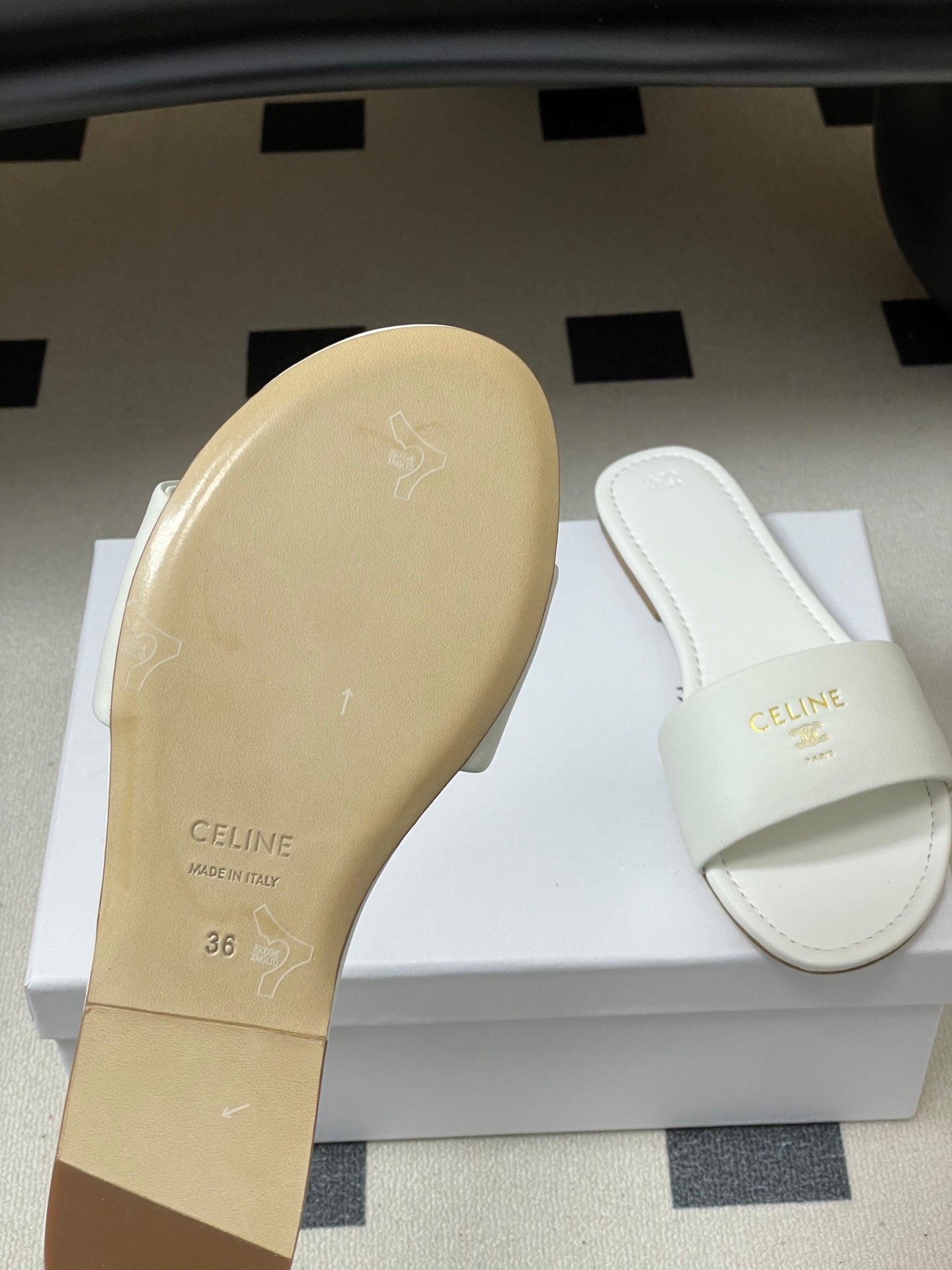 賽C家-26一字帶平底拖 白色