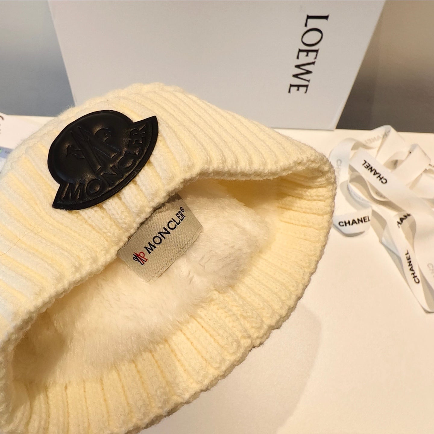 Moncler-2025秋冬新款 毛球毛帽-白色