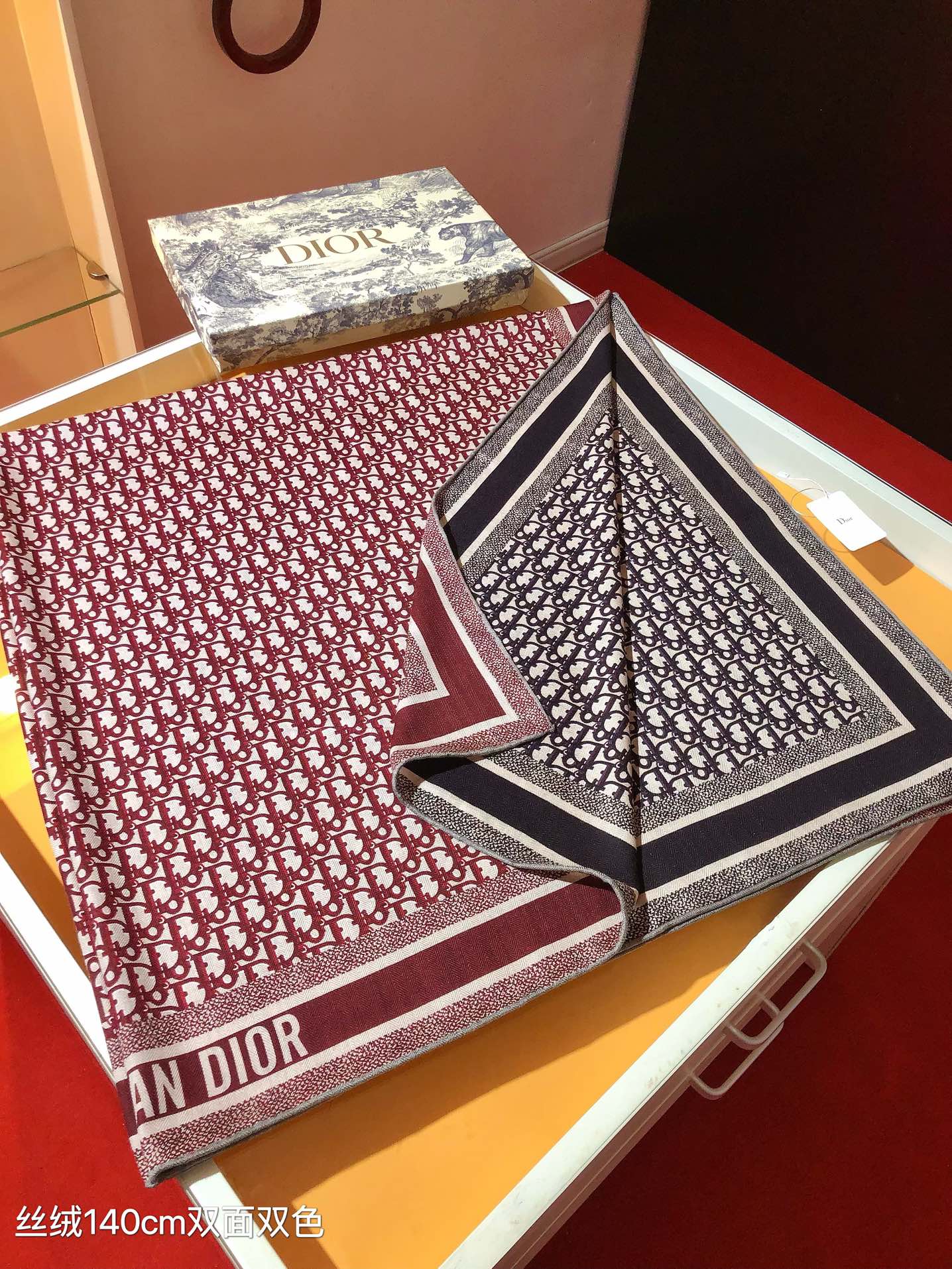 迪D家-雙面異色 140x140cm 70%羊絨30%真絲