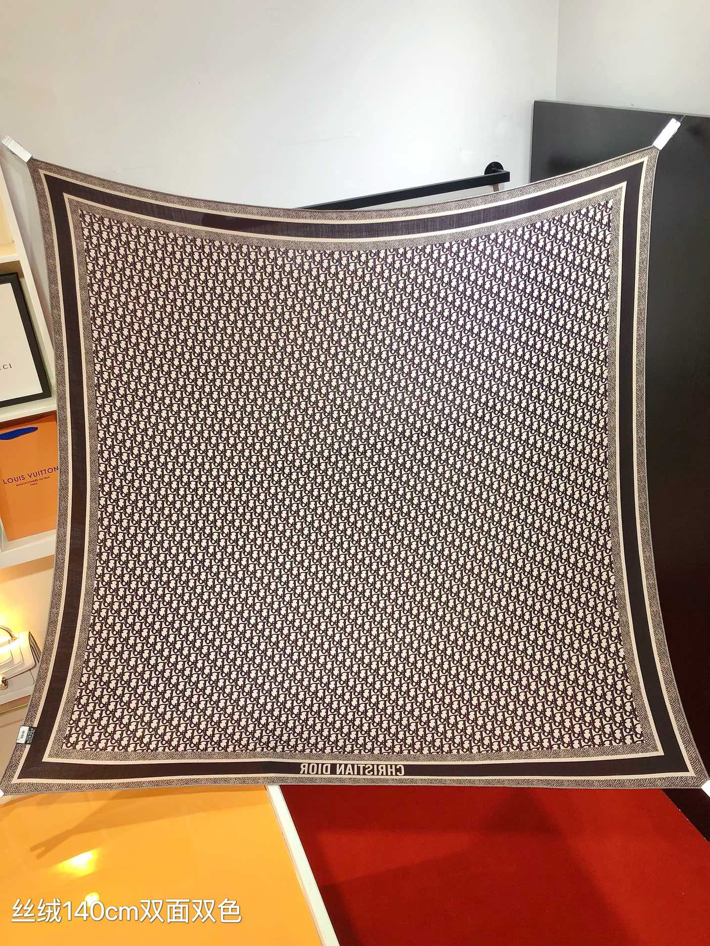 迪D家-雙面異色 140x140cm 70%羊絨30%真絲