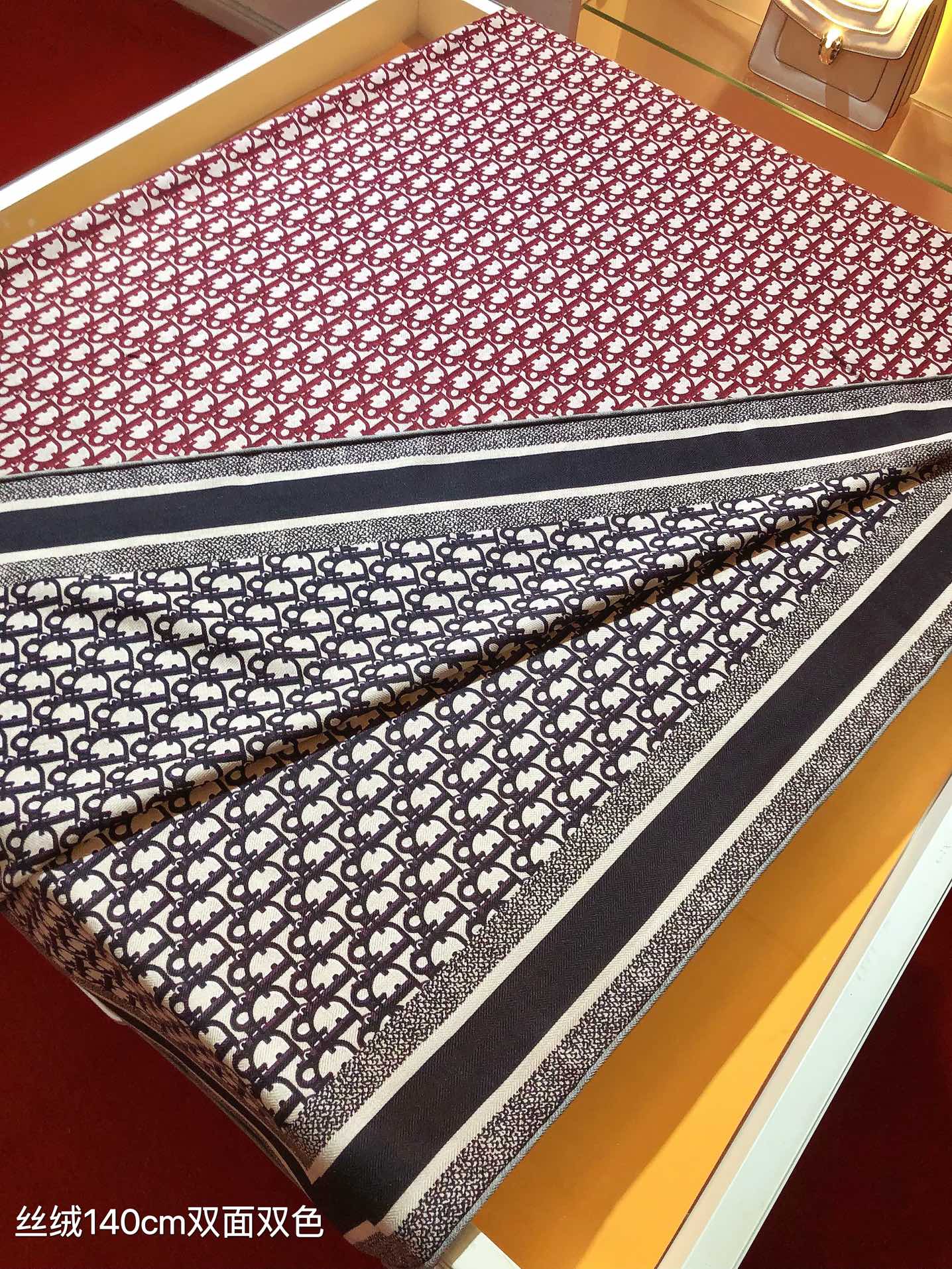 迪D家-雙面異色 140x140cm 70%羊絨30%真絲