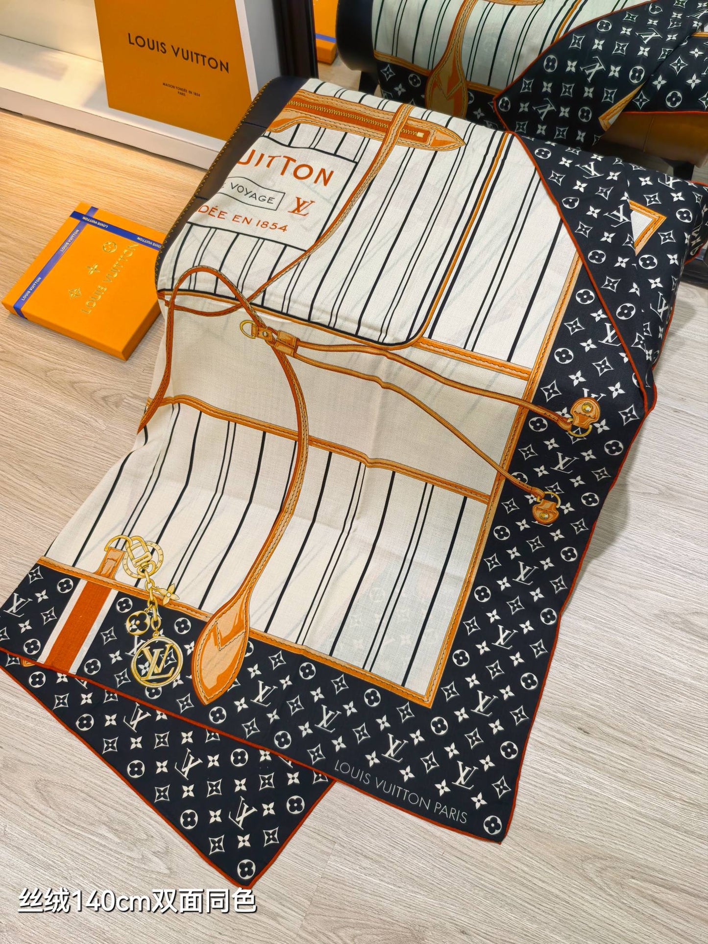 路L家-雙面同色 140x140cm 70%羊絨30%真絲