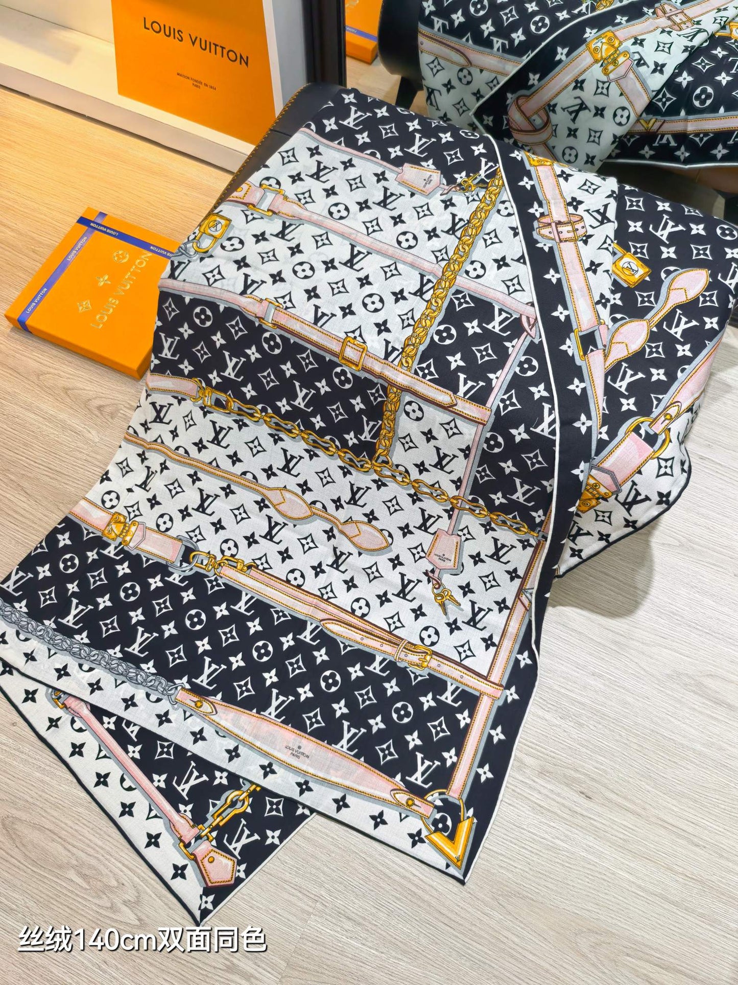 路L家-雙面同色 140x140cm 70%羊絨30%真絲