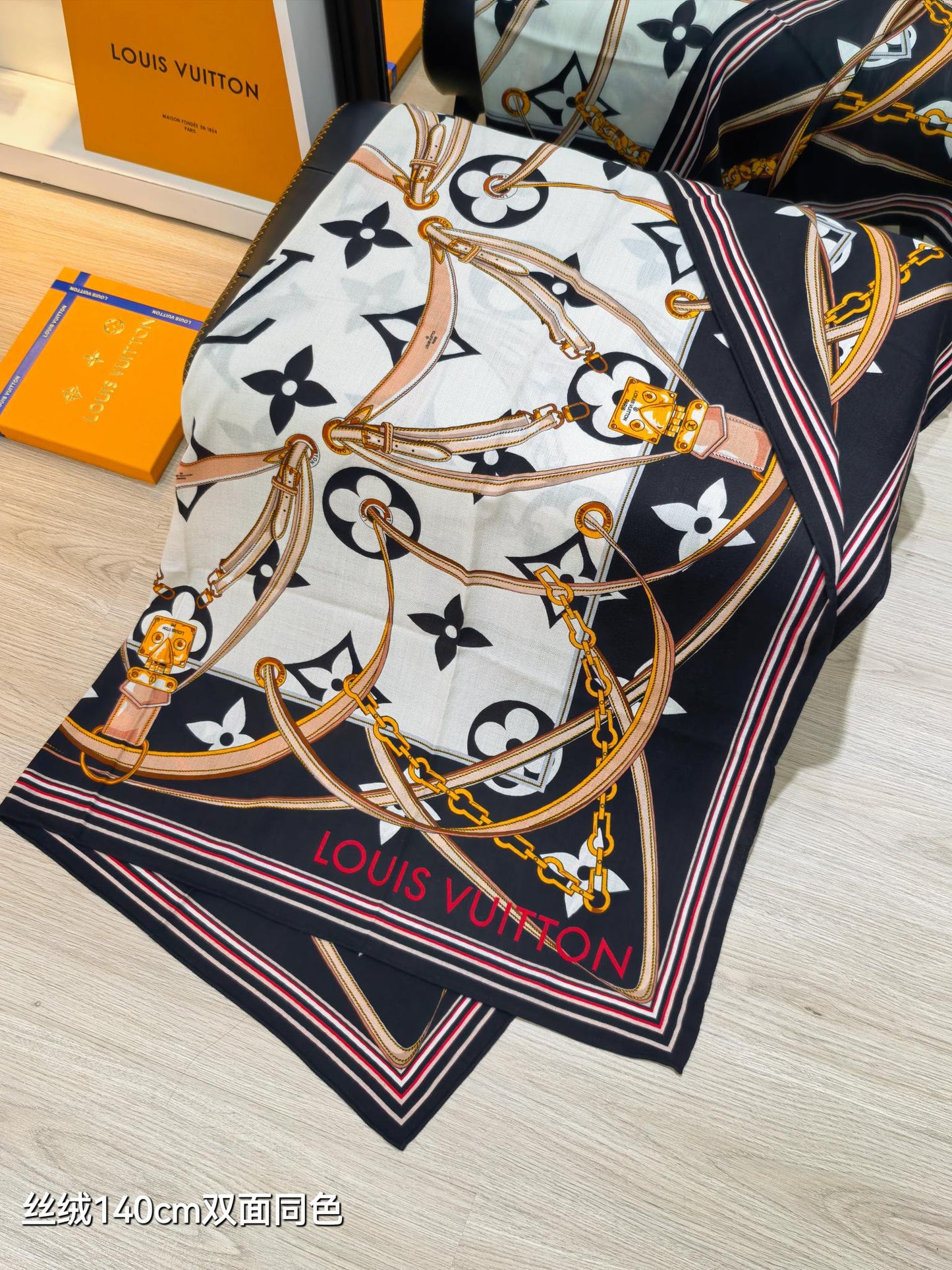 路L家-雙面同色 140x140cm 70%羊絨30%真絲