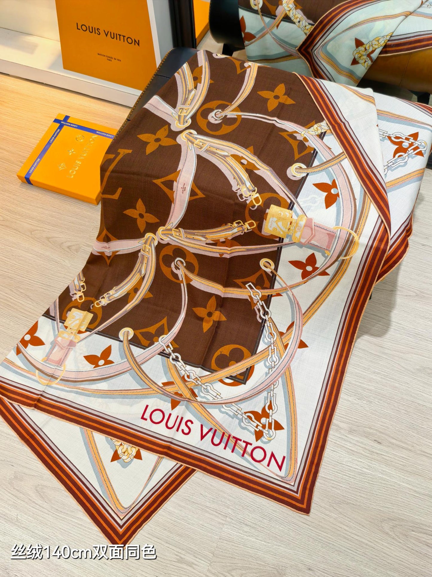 路L家-雙面同色 140x140cm 70%羊絨30%真絲