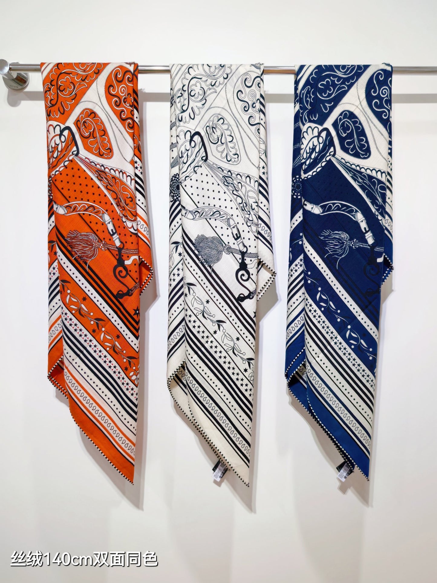 小愛款-雙面同色 140x140cm 70%羊絨30%真絲