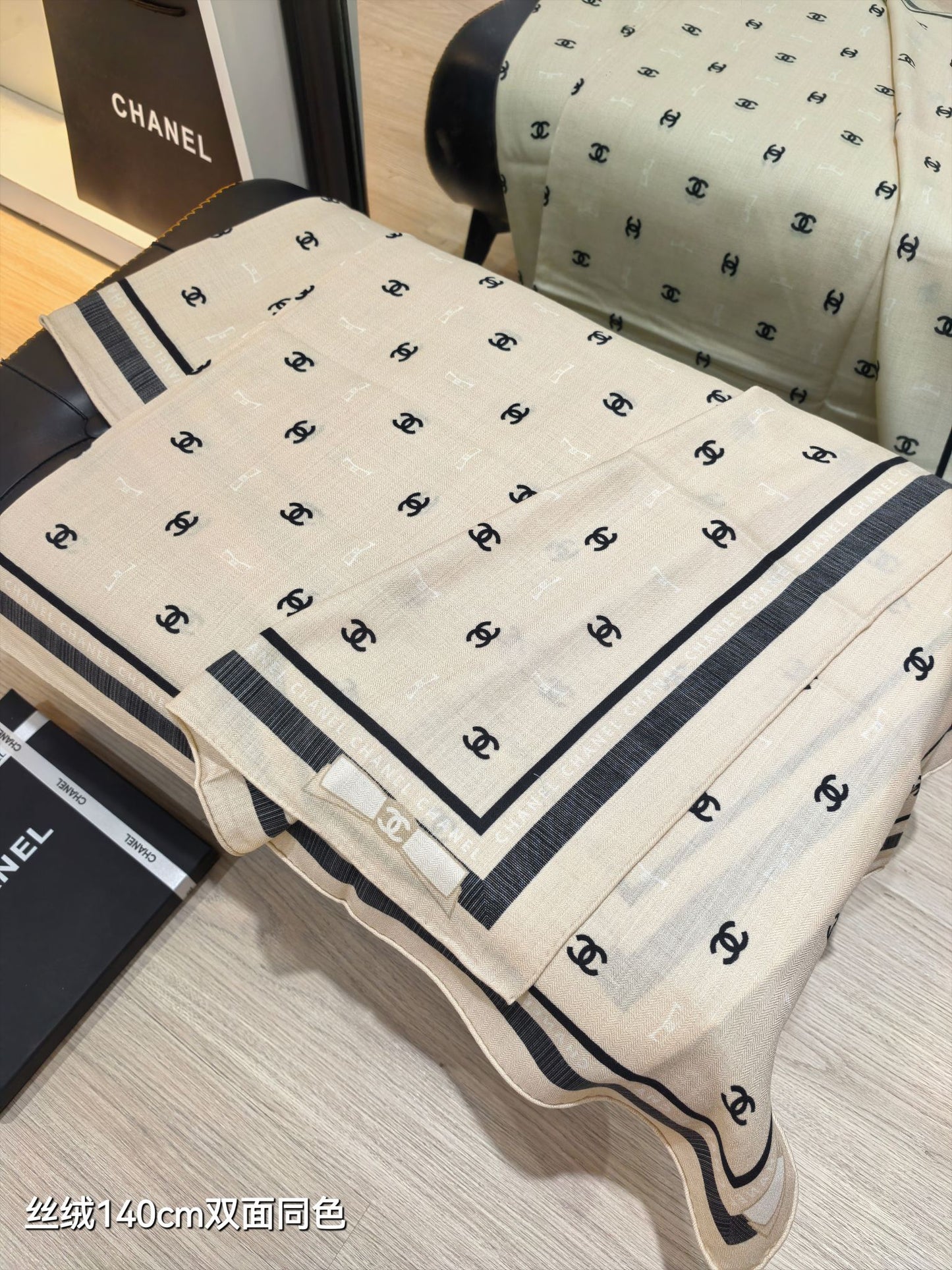 小香家-雙面同色 140x140cm 70%羊絨30%真絲