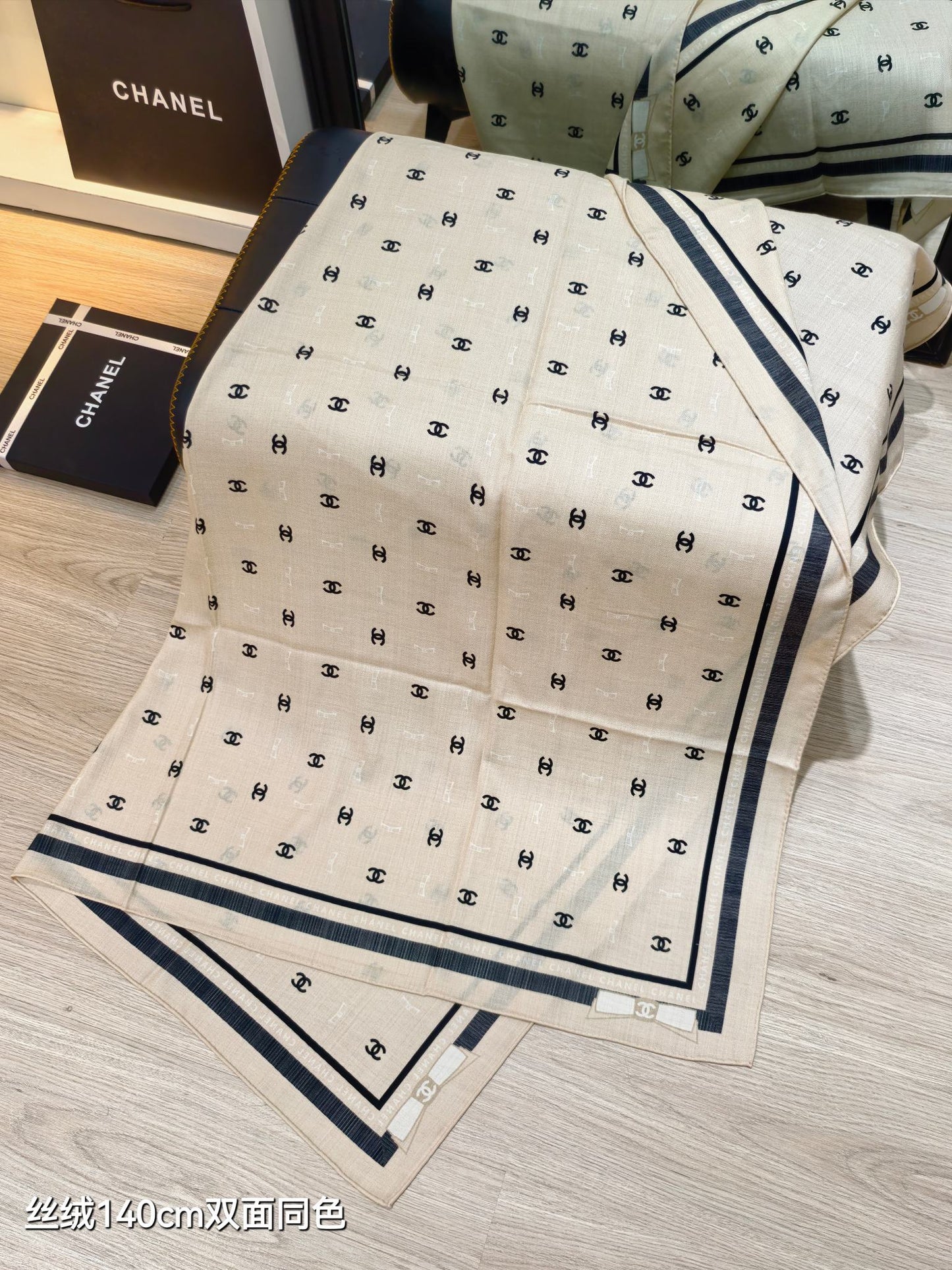 小香家-雙面同色 140x140cm 70%羊絨30%真絲