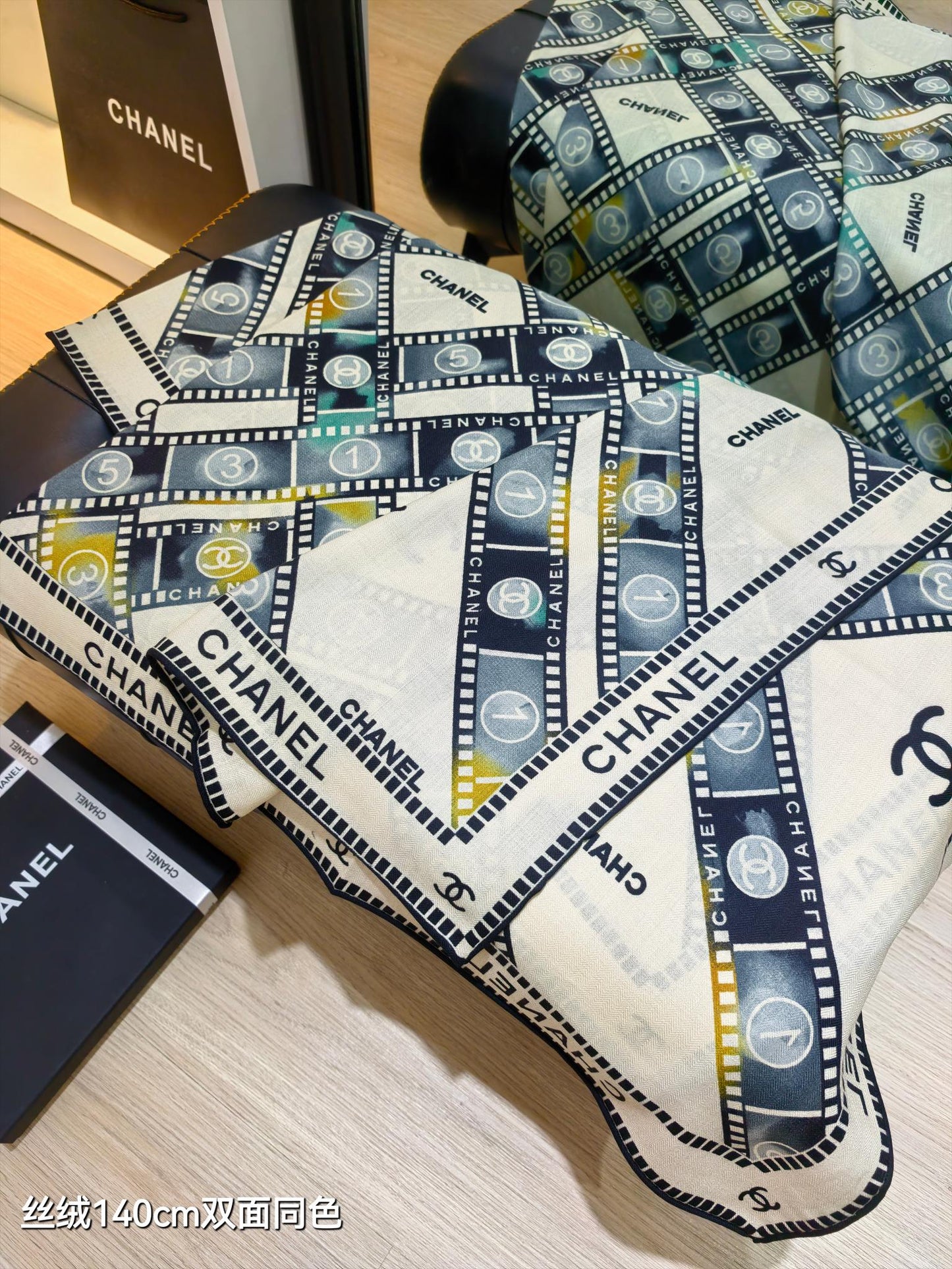 小香家-雙面同色 140x140cm 70%羊絨30%真絲