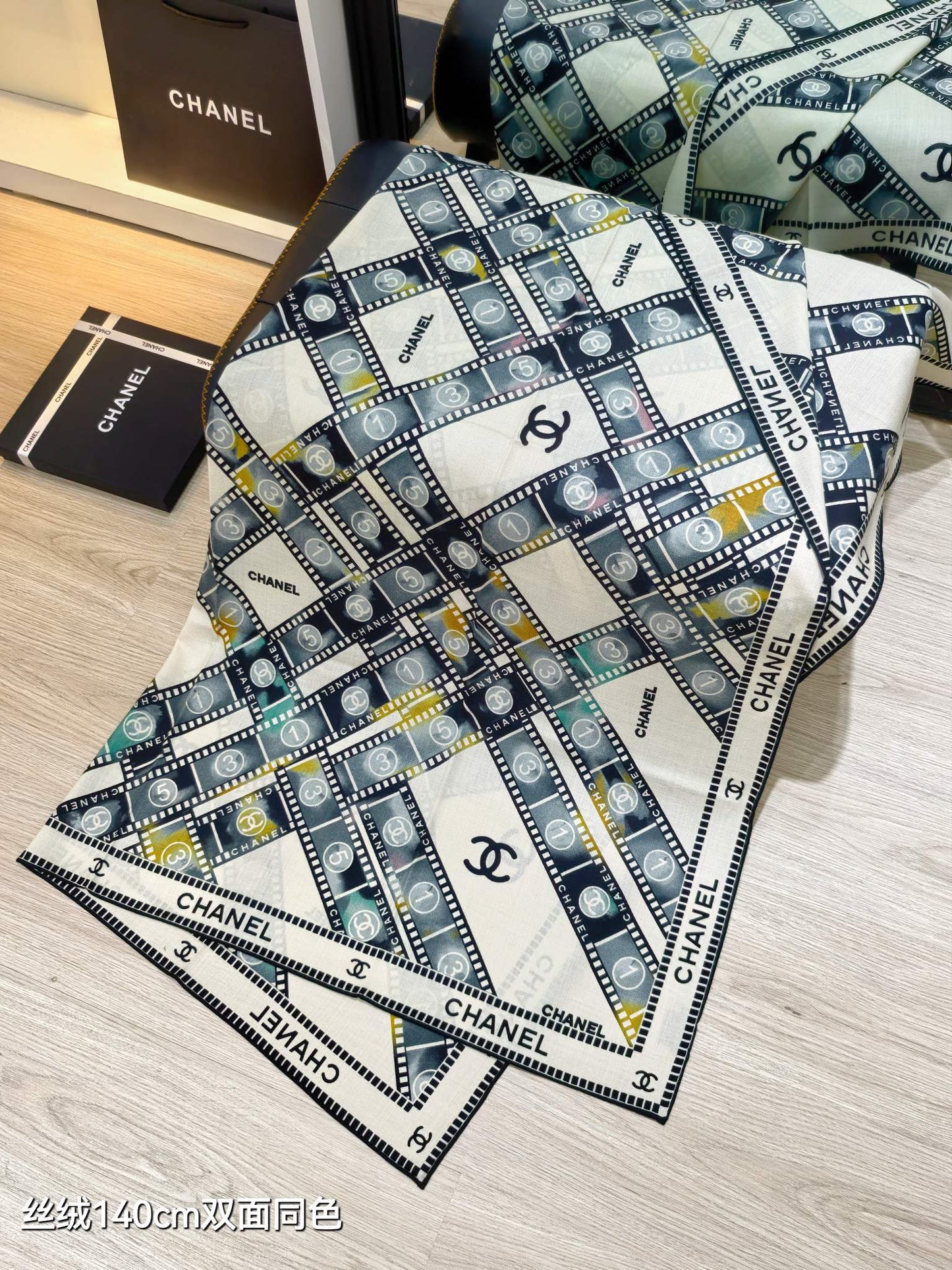 小香家-雙面同色 140x140cm 70%羊絨30%真絲