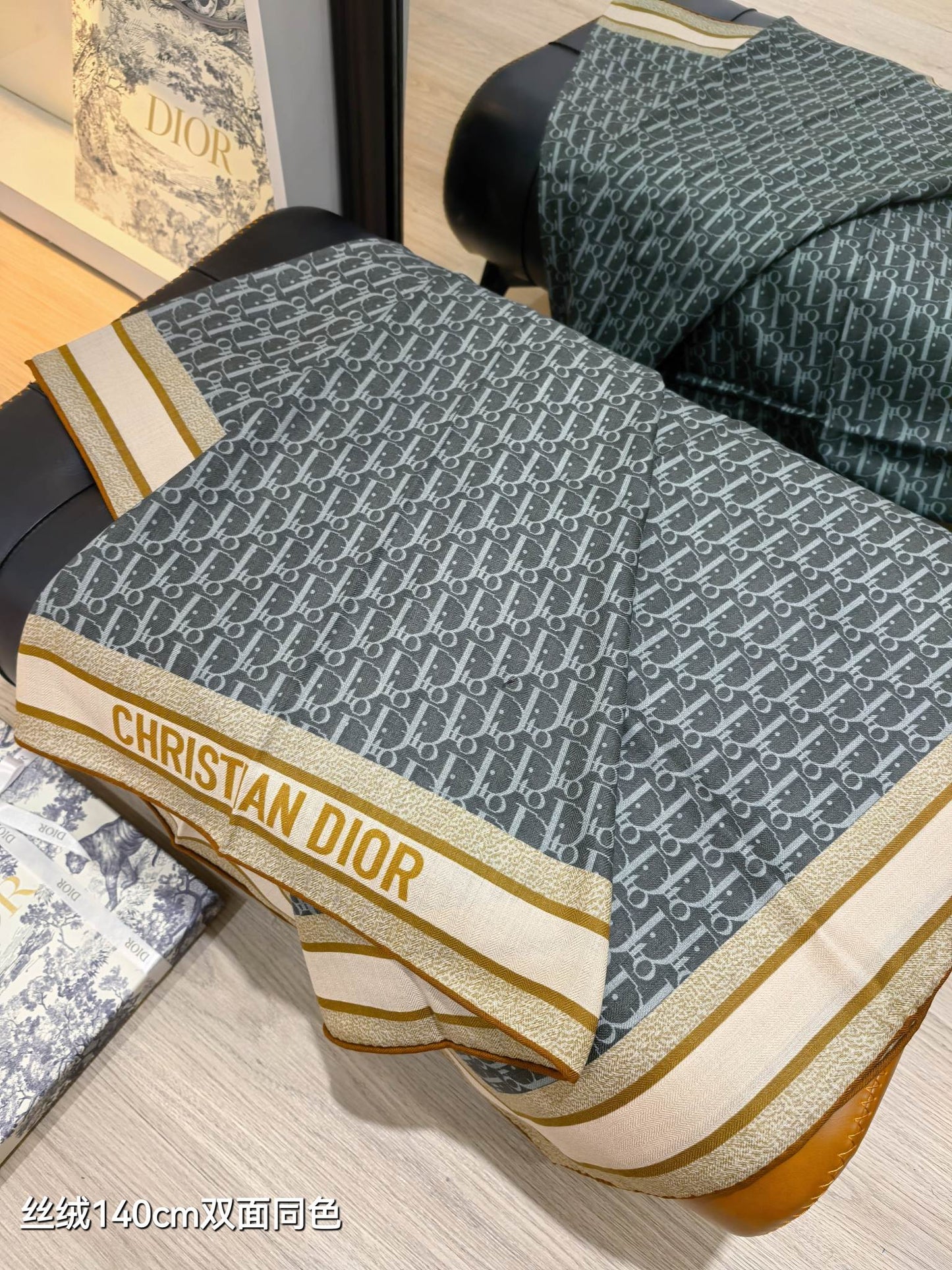 迪D家-雙面同色140x140cm 70%羊絨30%真絲