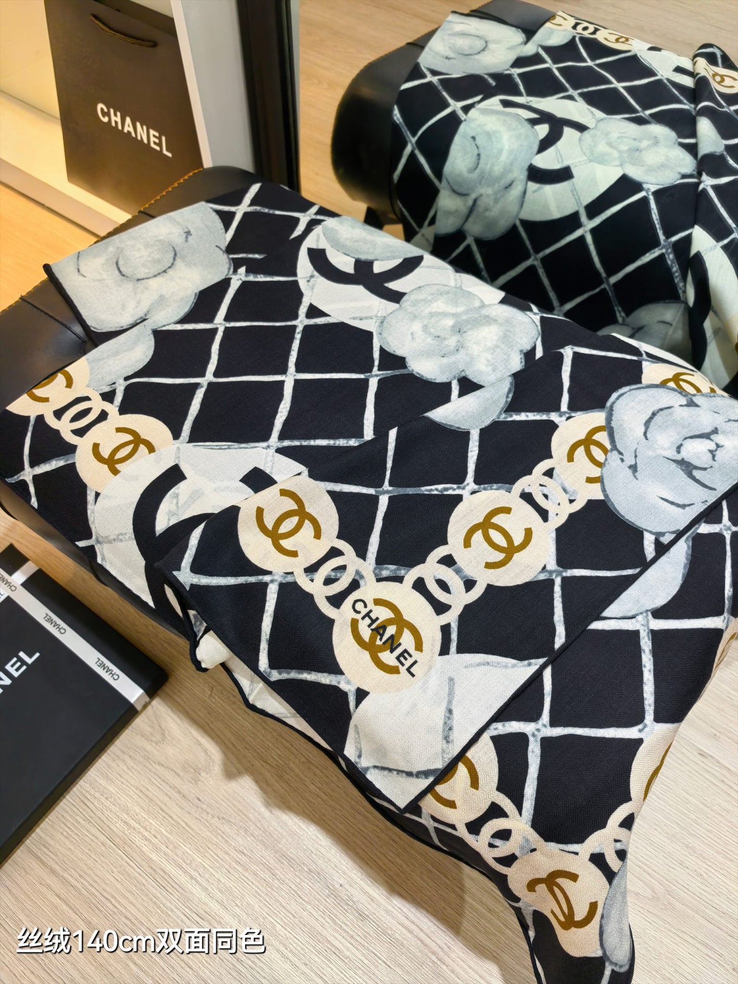 小香家-雙面同色140x140cm 70%羊絨30%真絲
