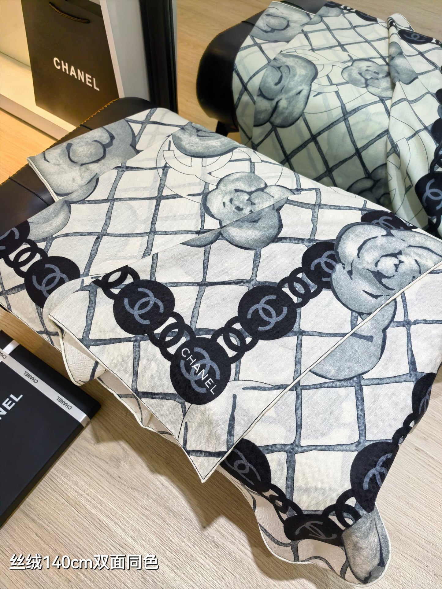 小香家-雙面同色140x140cm 70%羊絨30%真絲