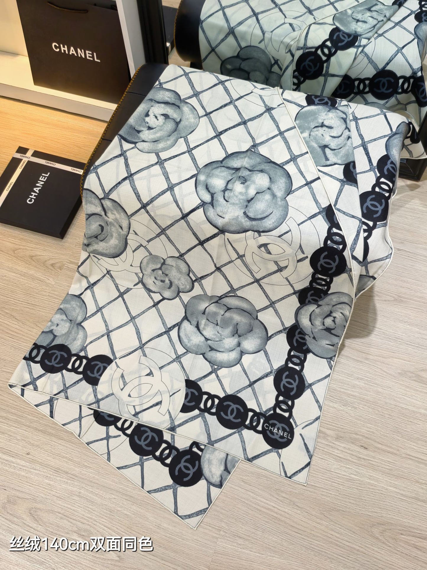小香家-雙面同色140x140cm 70%羊絨30%真絲