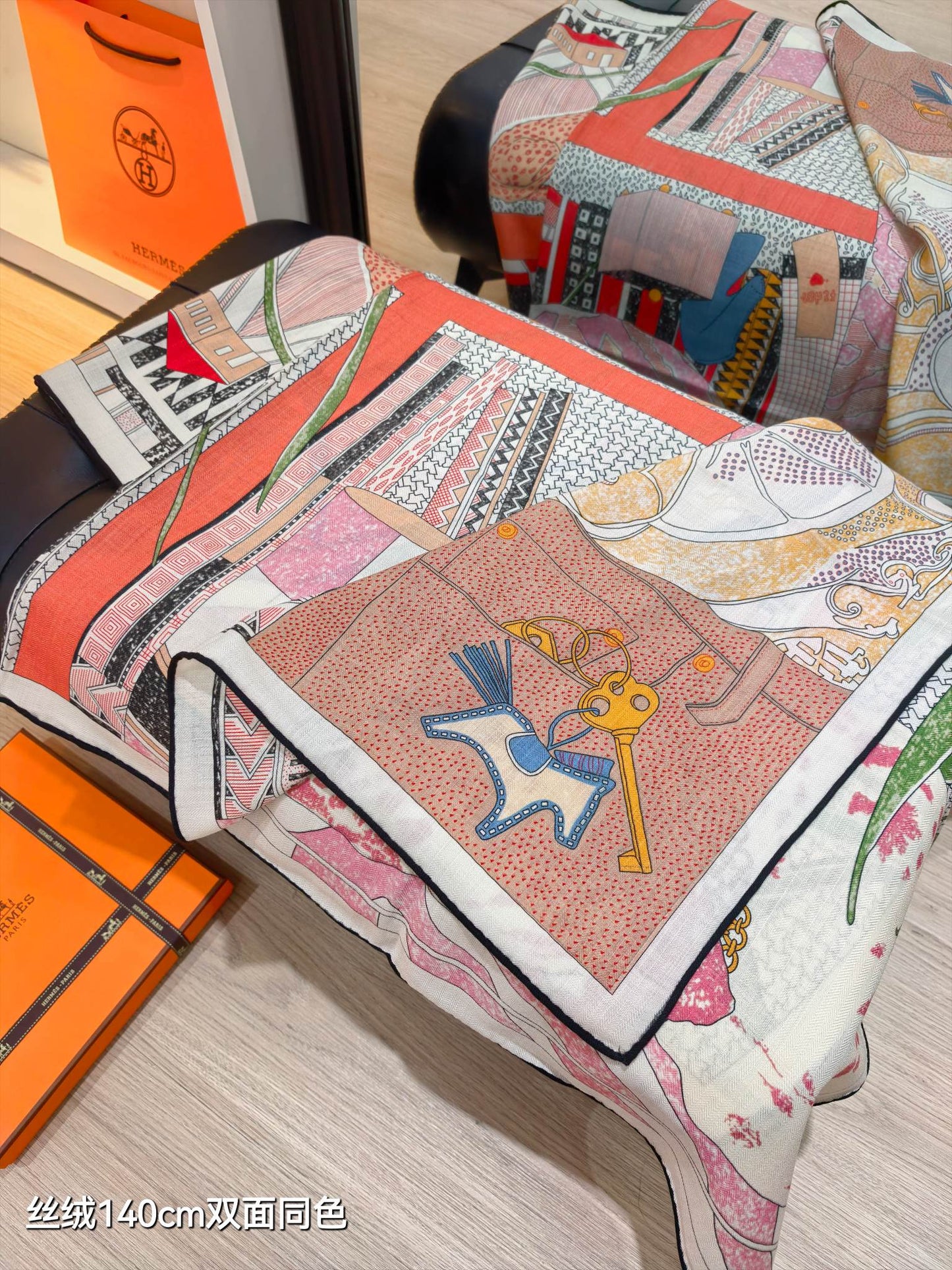 小愛款-雙面同色 140x140cm 70%羊絨30%真絲