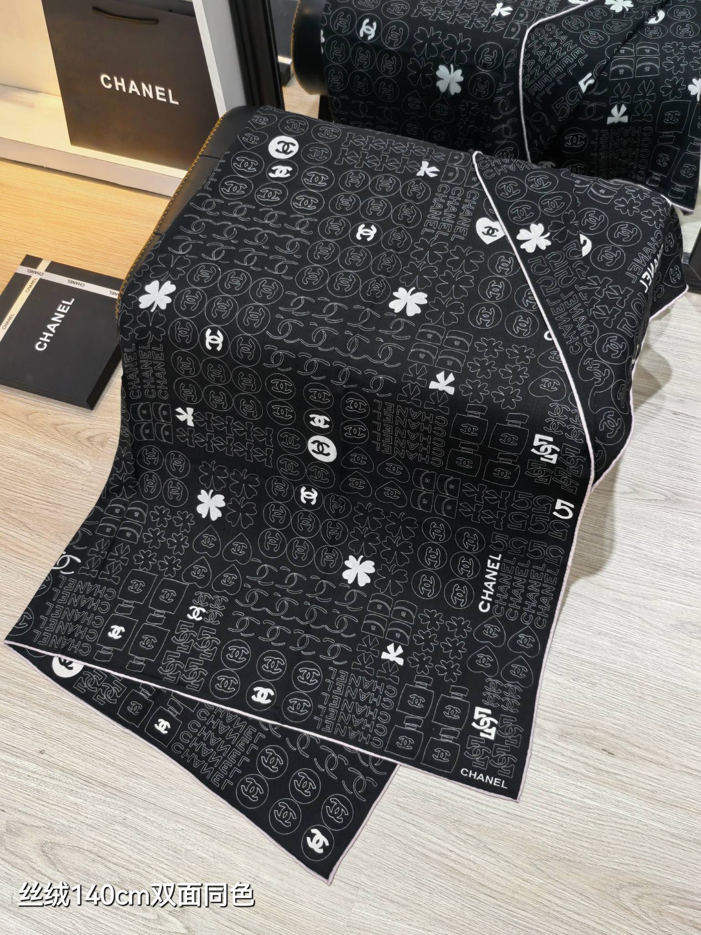 小香家-雙面同色 140x140cm 70%羊絨30%真絲