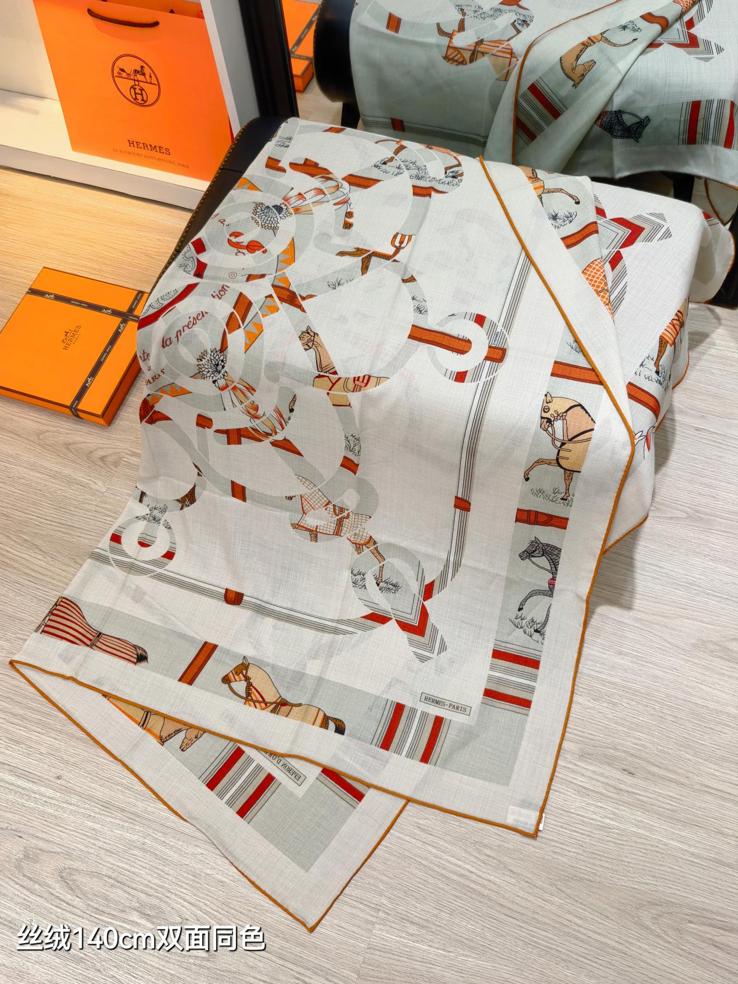 小愛款-雙面同色 140x140cm 70%羊絨30%真絲