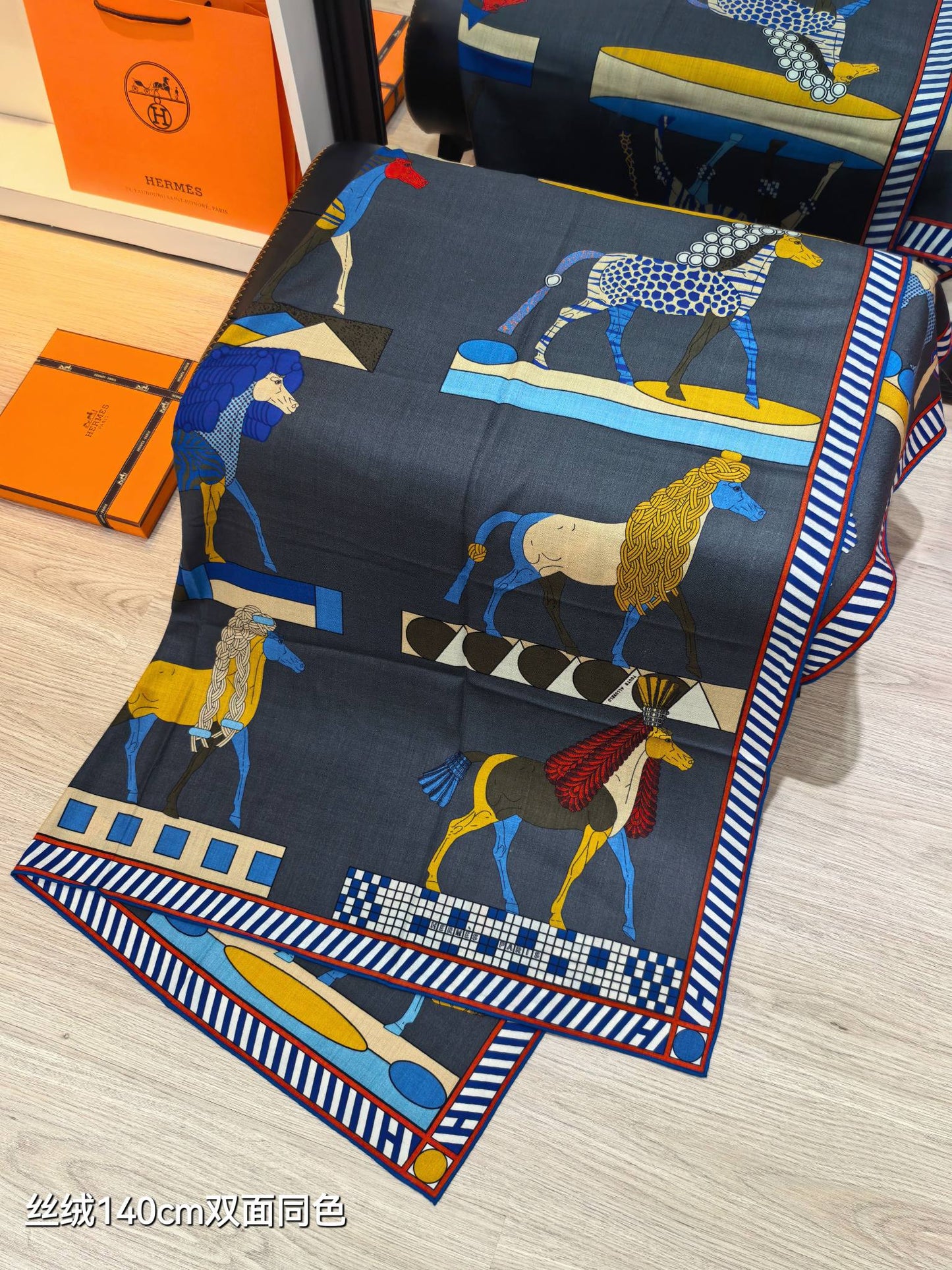 小愛款-雙面同色 140x140cm 70%羊絨30%真絲