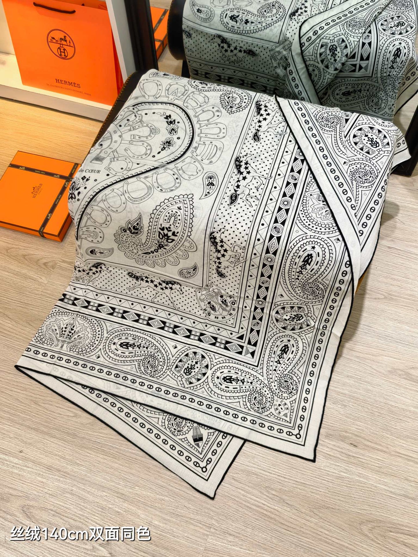 迪D家-雙面同色 140x140cm 70%羊絨30%真絲