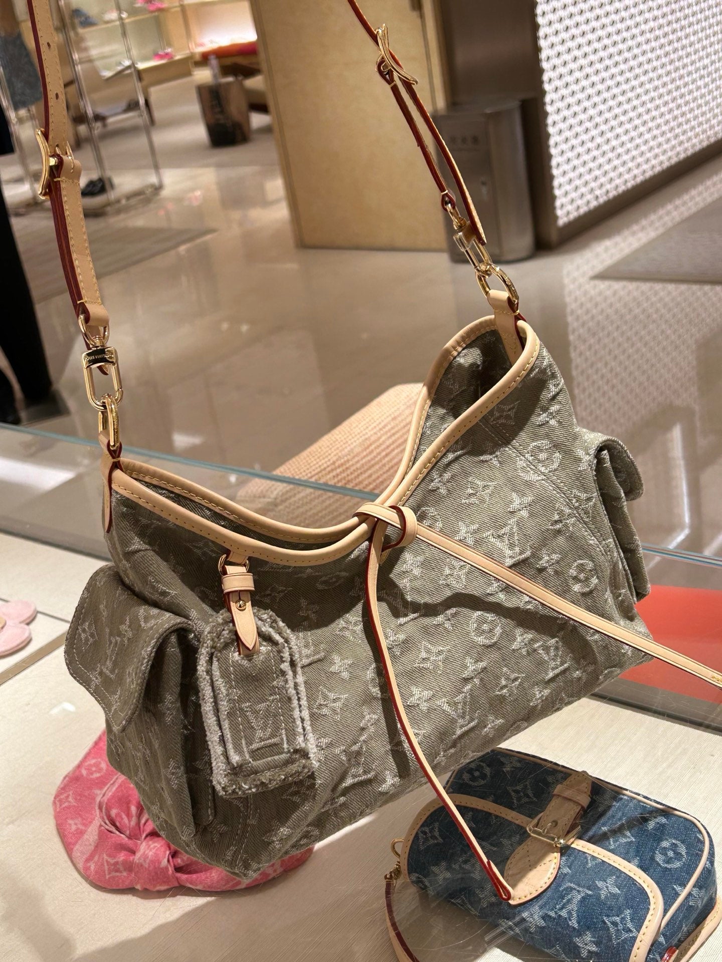 路L家-M27623 CARRYALL CARGO 小號 手袋 抹茶綠