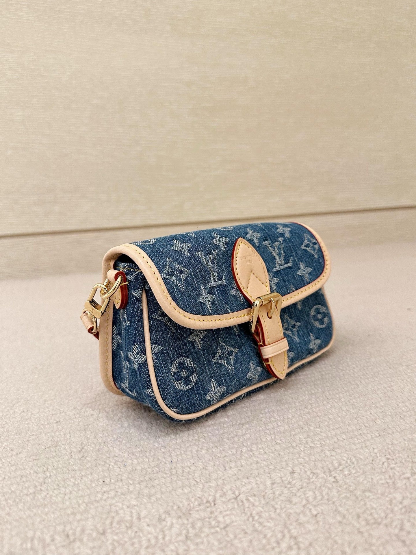 路L家-M27700 NANO DIANE 手袋 牛仔藍色