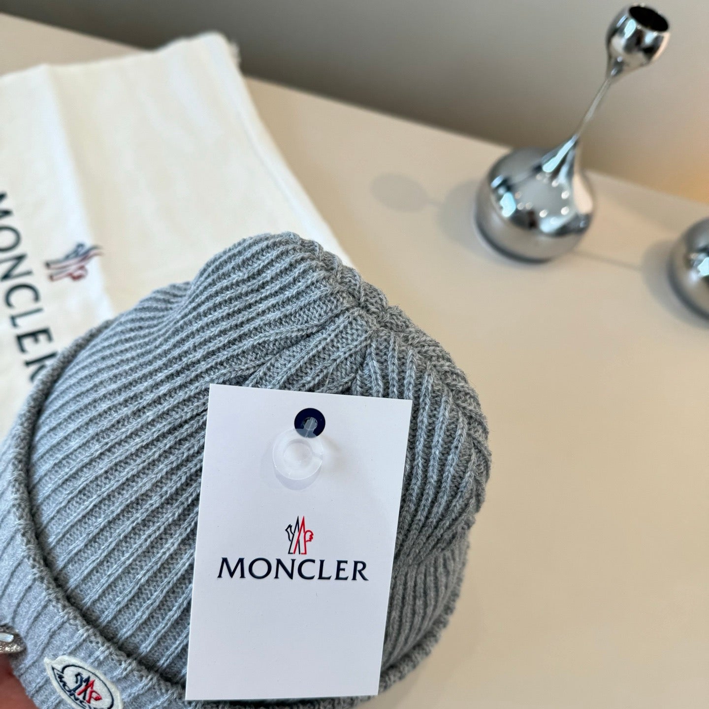 Moncler-霧藍色毛帽 經典百搭
