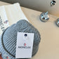 Moncler-霧藍色毛帽 經典百搭