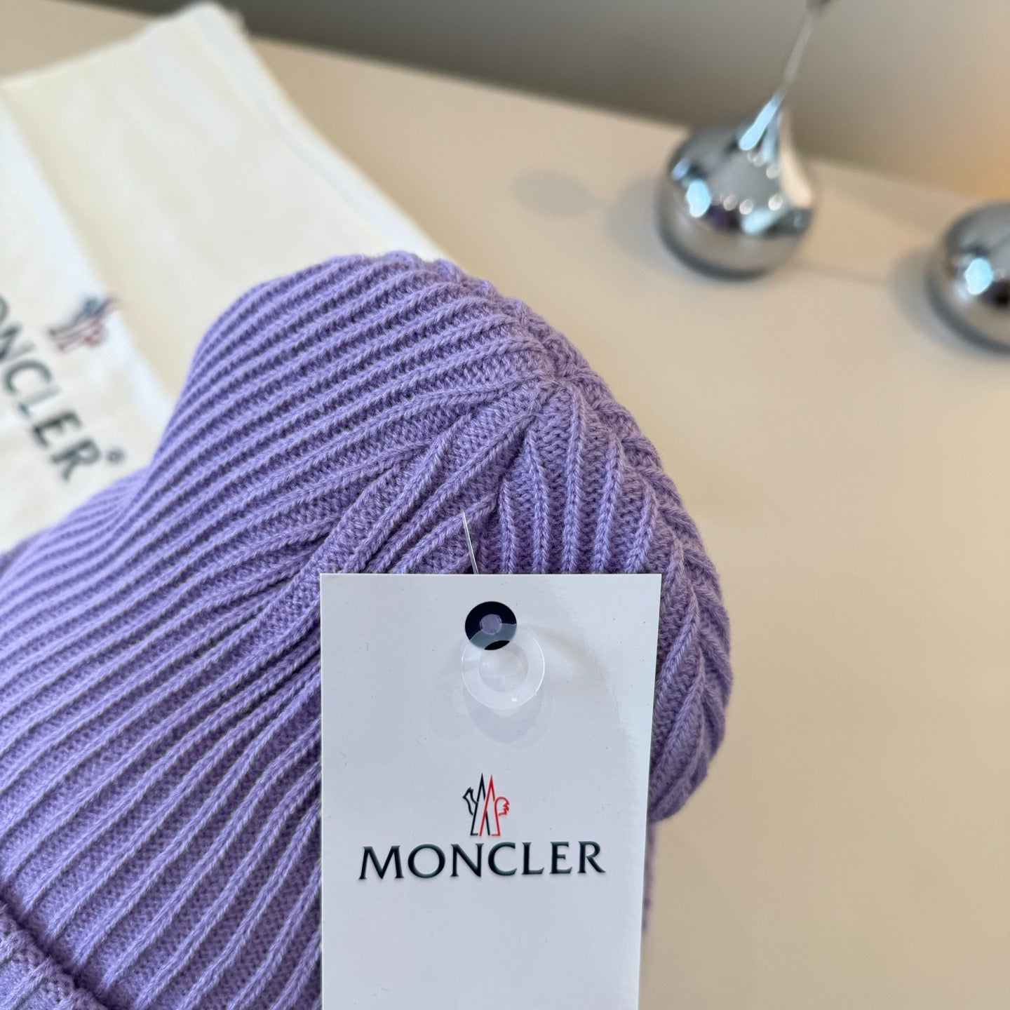 Moncler-淺紫色毛帽 經典百搭