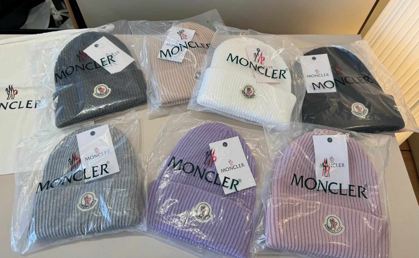 Moncler-淺紫色毛帽 經典百搭