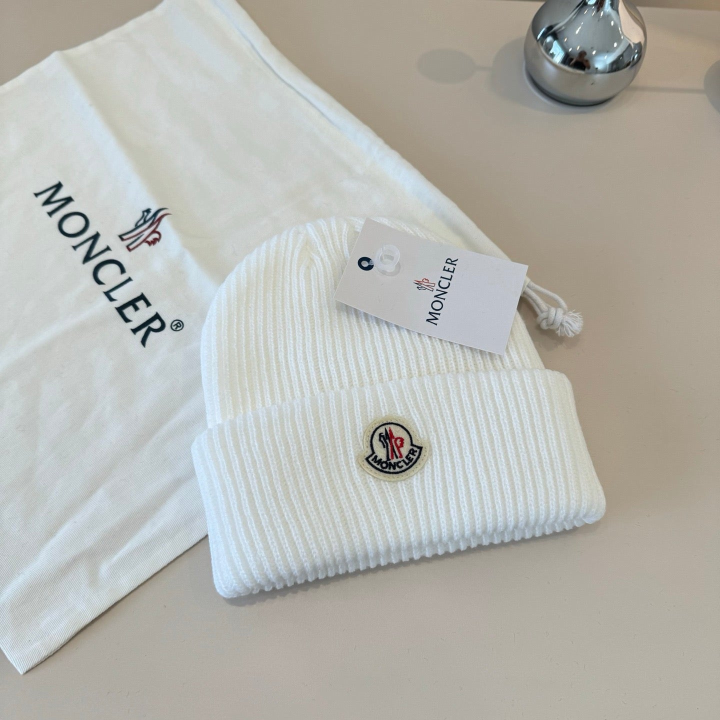 Moncler-經典毛帽百搭款-白色
