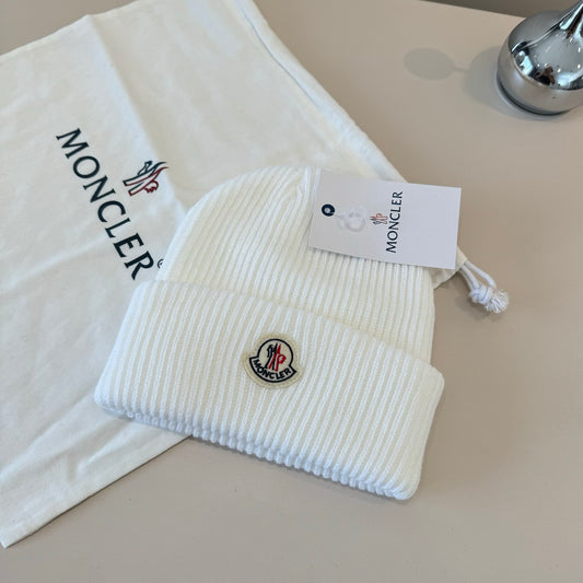 Moncler-經典毛帽百搭款-白色