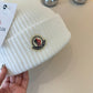 Moncler-經典毛帽百搭款-白色