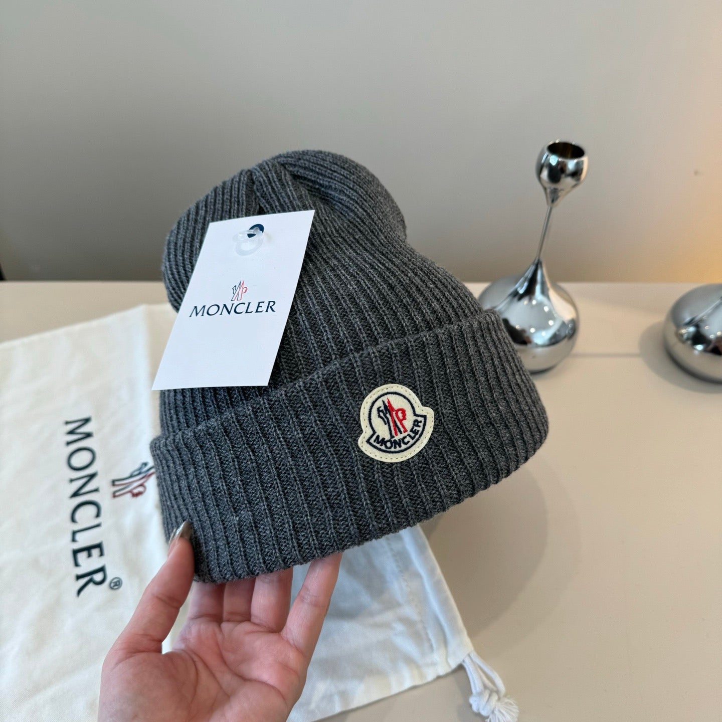 Moncler-經典毛帽百搭款-灰色
