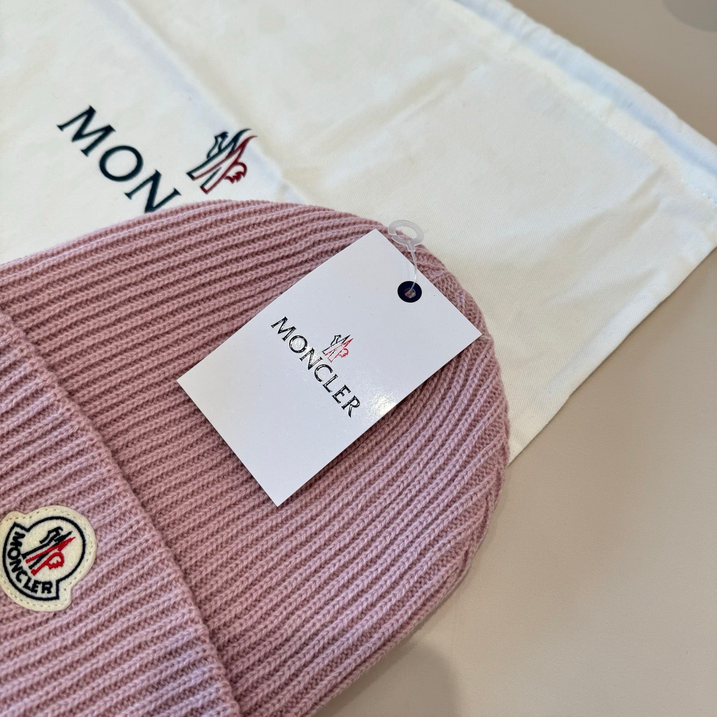 Moncler-經典毛帽百搭款-粉色