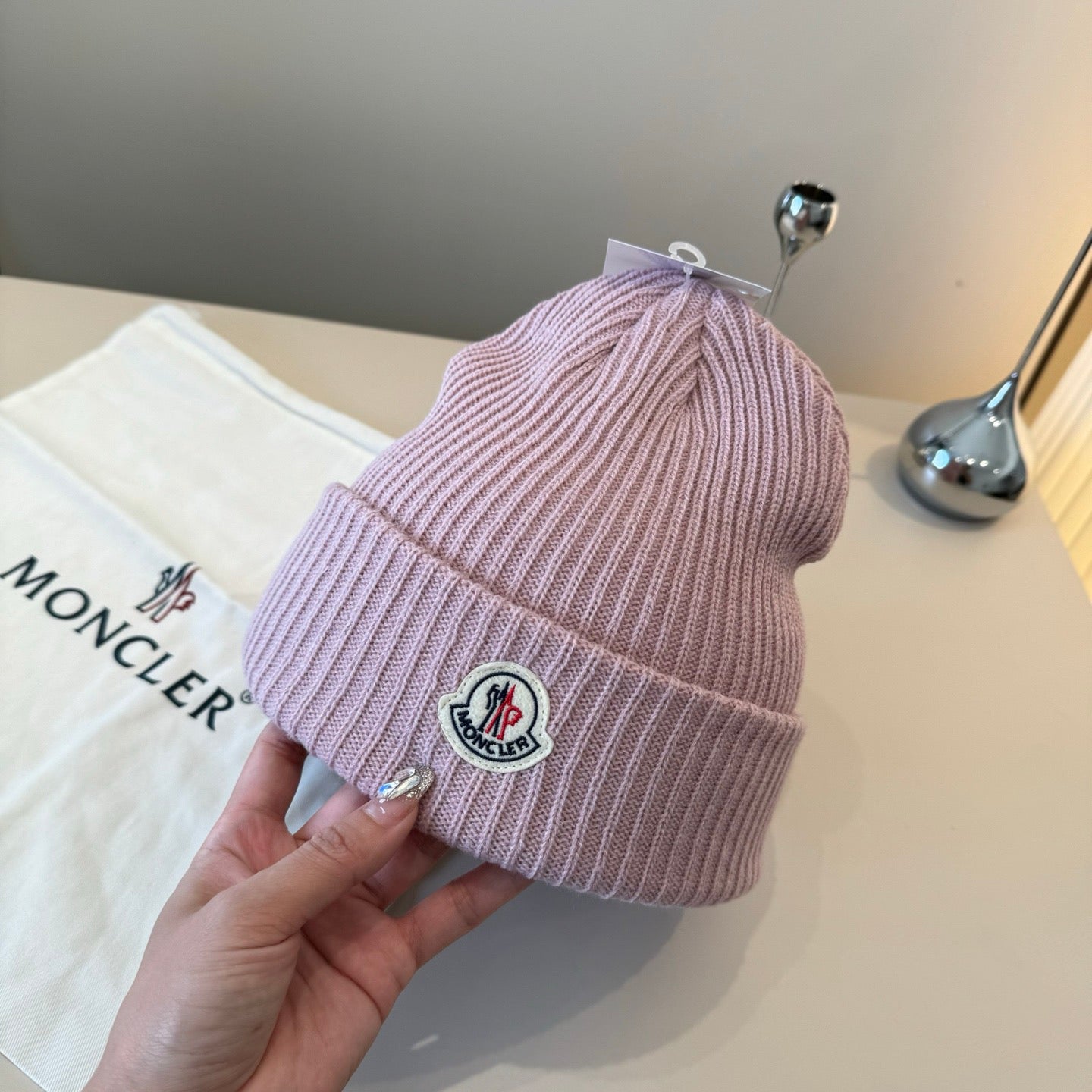 Moncler-經典毛帽百搭款-粉色