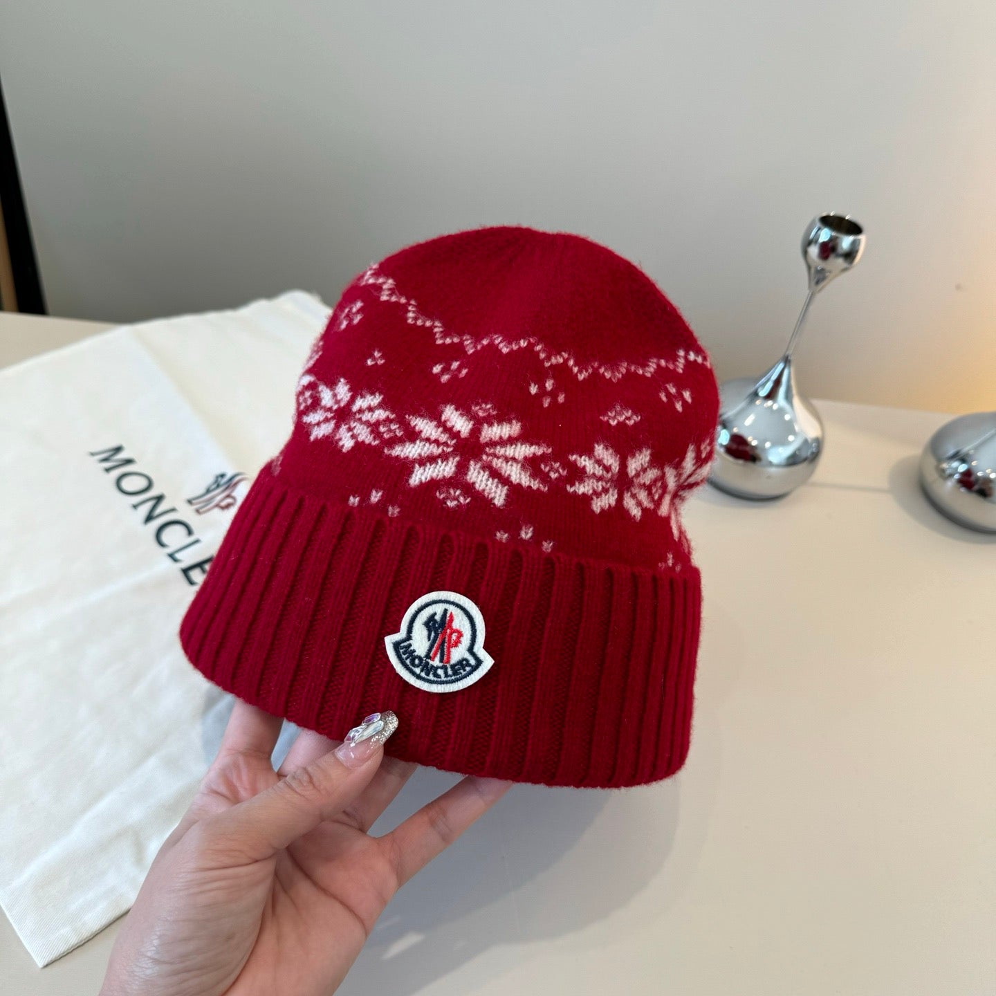 Moncler-新款毛帽-紅色