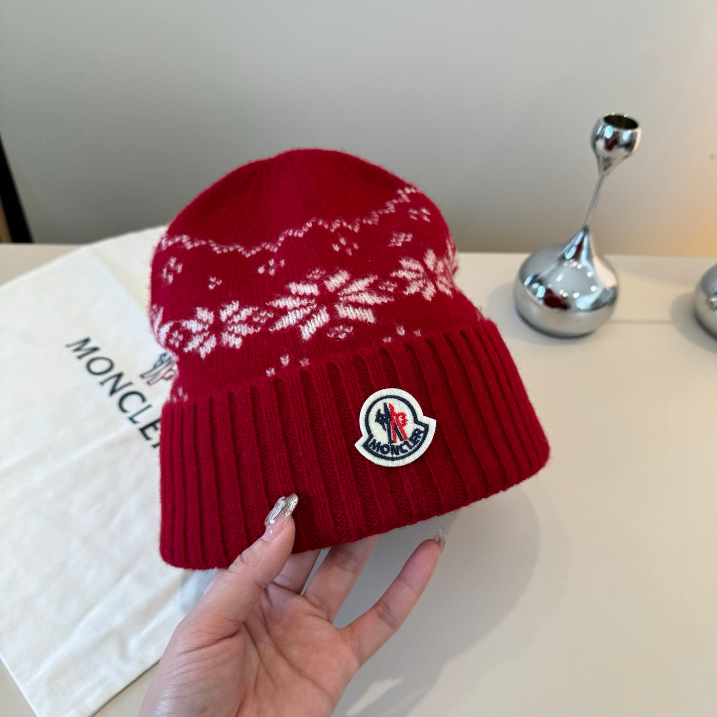 Moncler-新款毛帽-紅色