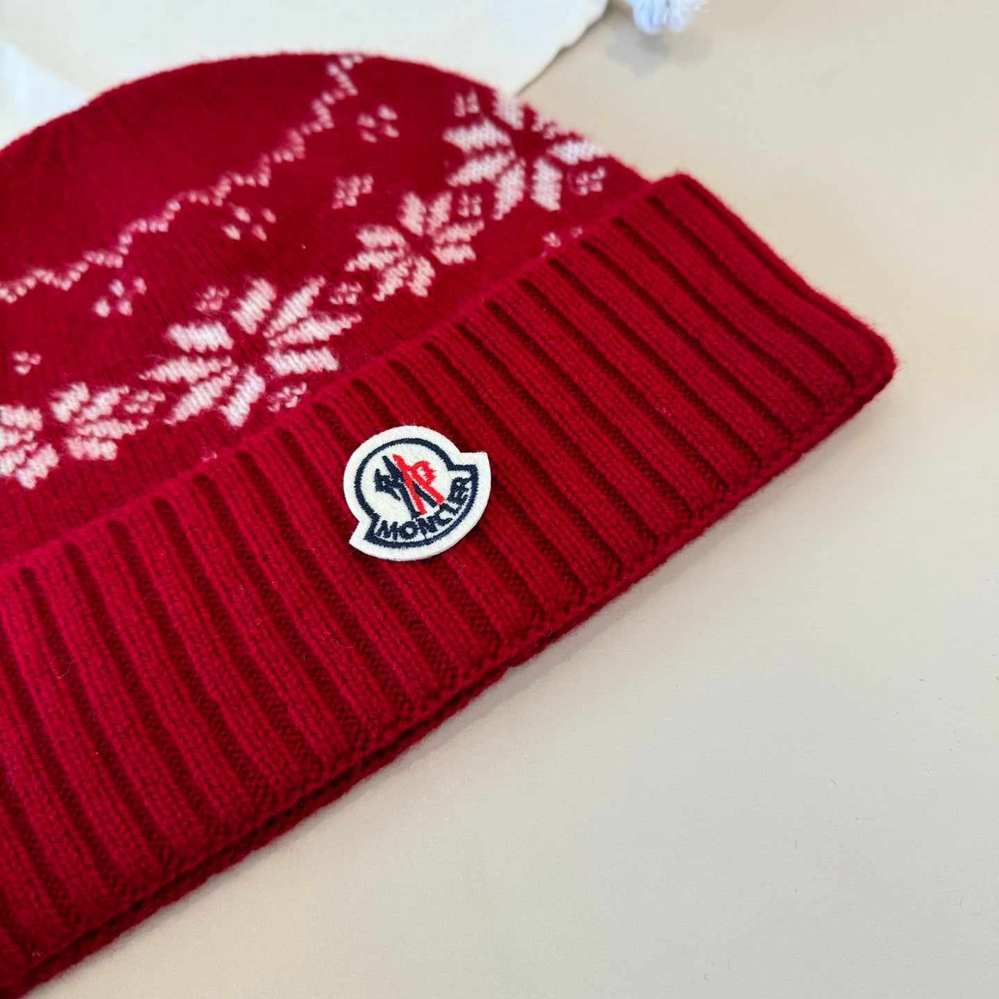 Moncler-新款毛帽-紅色