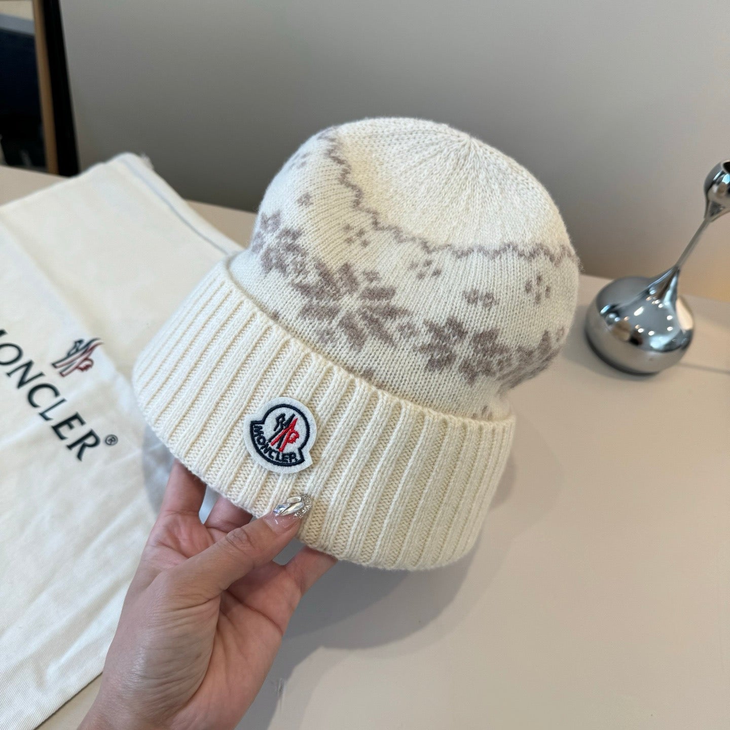 Moncler-新款毛帽-白色