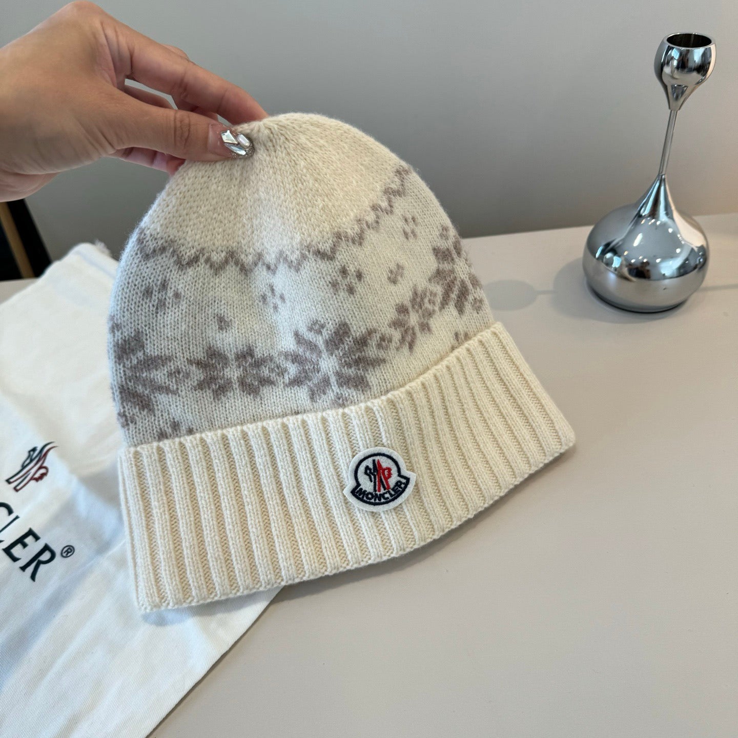 Moncler-新款毛帽-白色