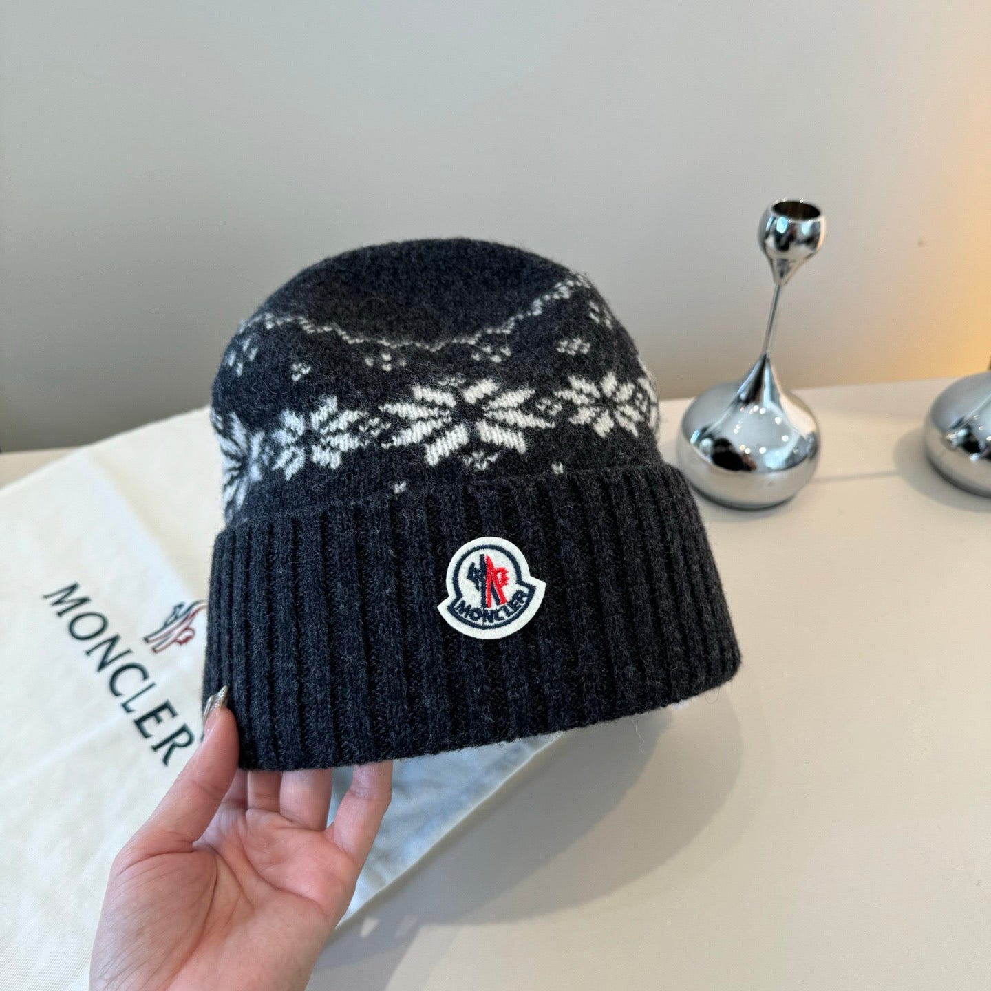 Moncler-新款毛帽-黑色