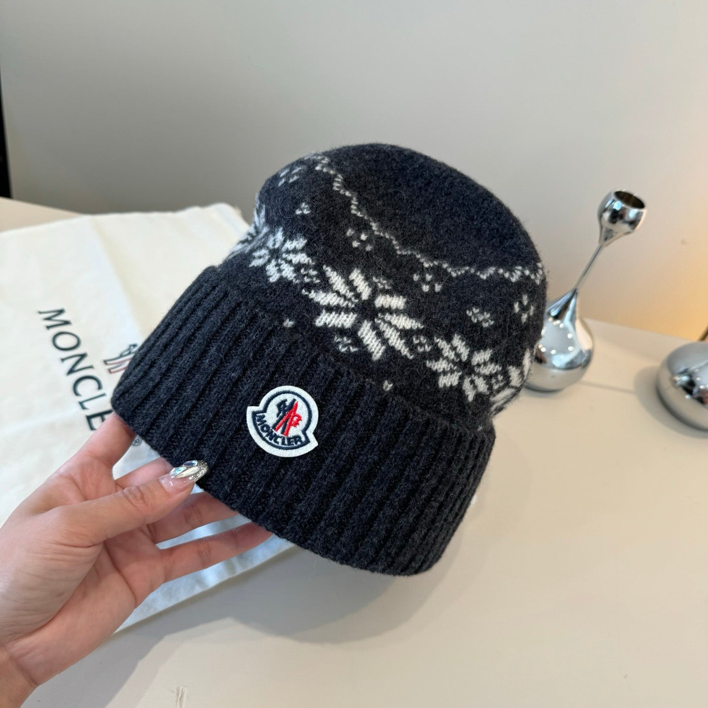 Moncler-新款毛帽-黑色