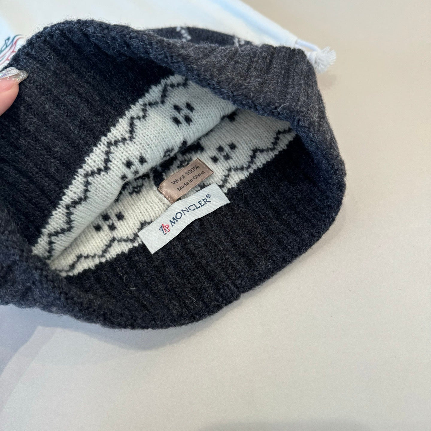 Moncler-新款毛帽-黑色