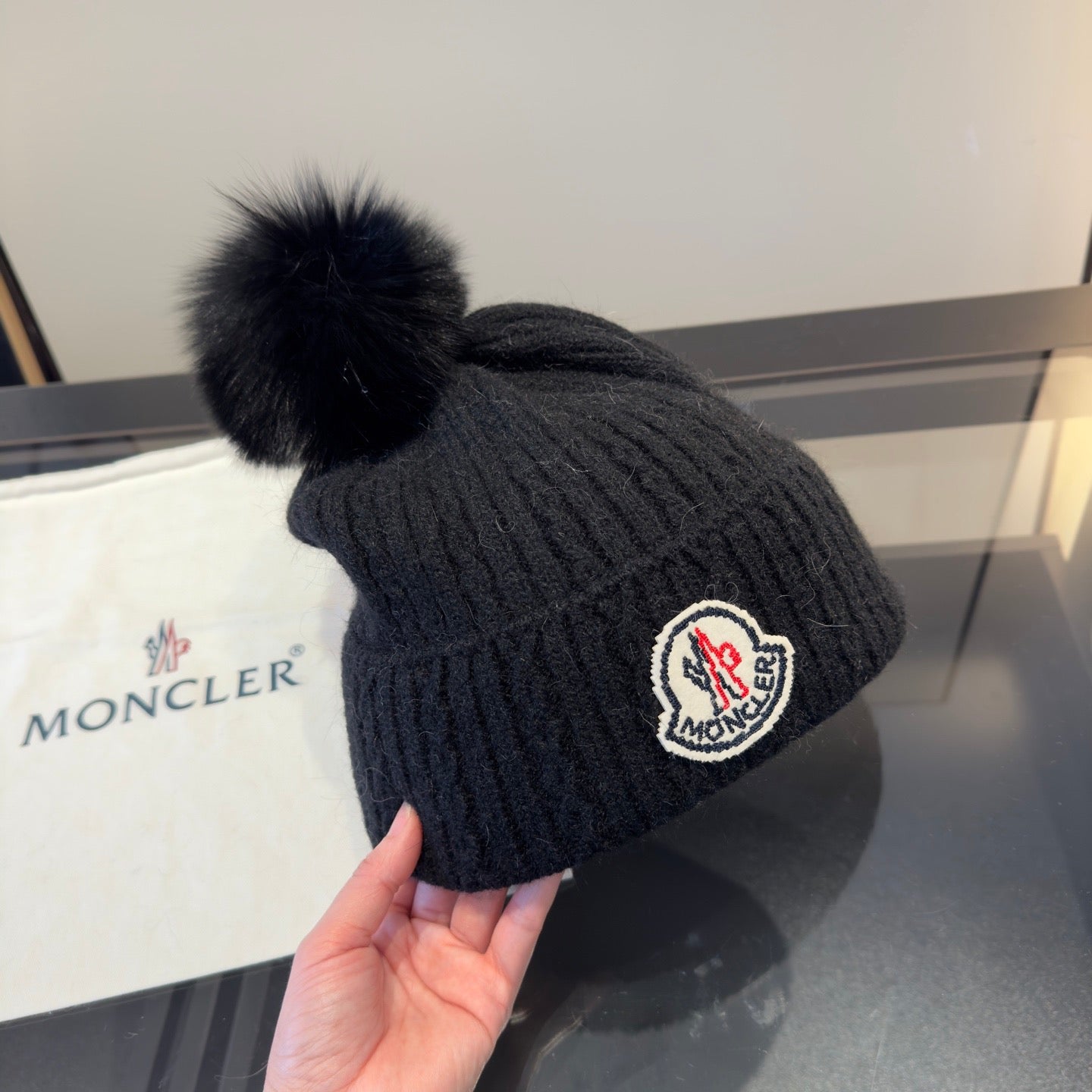 Moncler-針織帽毛帽-黑色