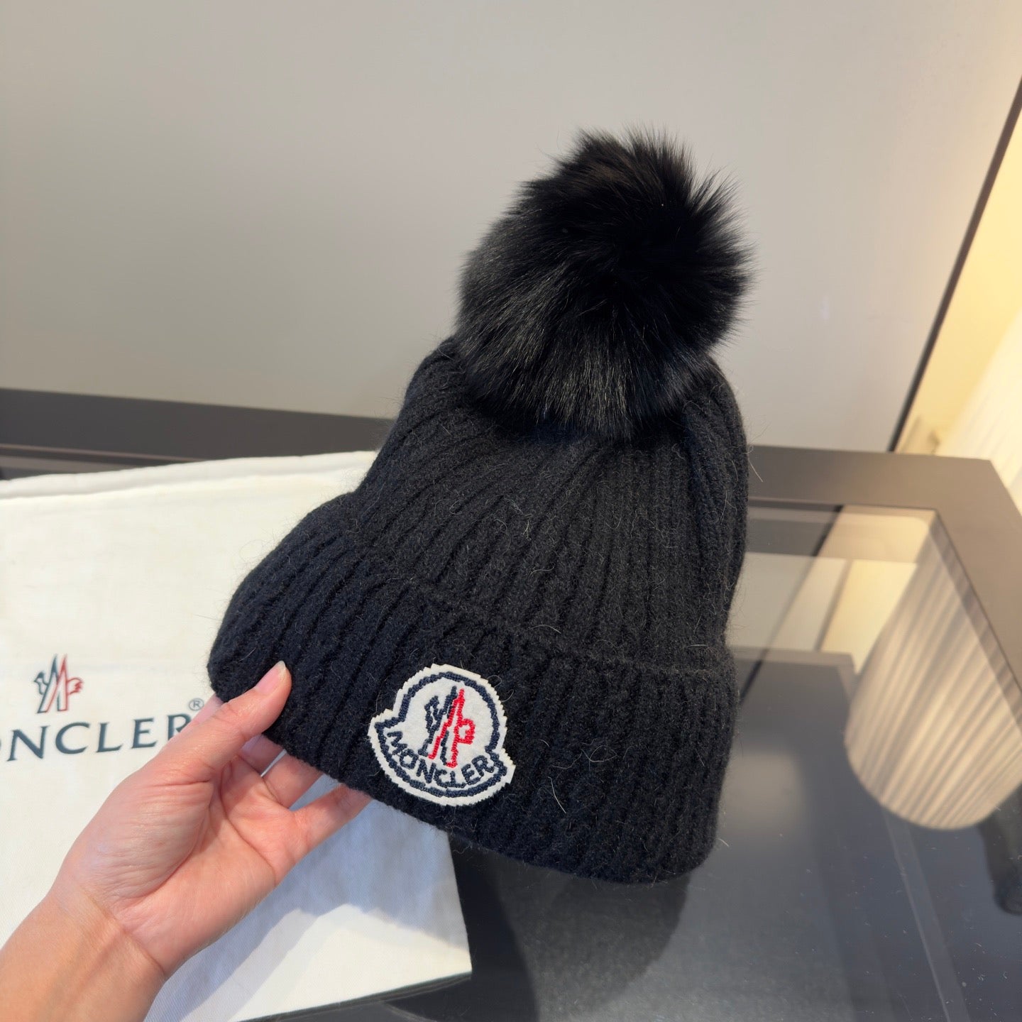 Moncler-針織帽毛帽-黑色