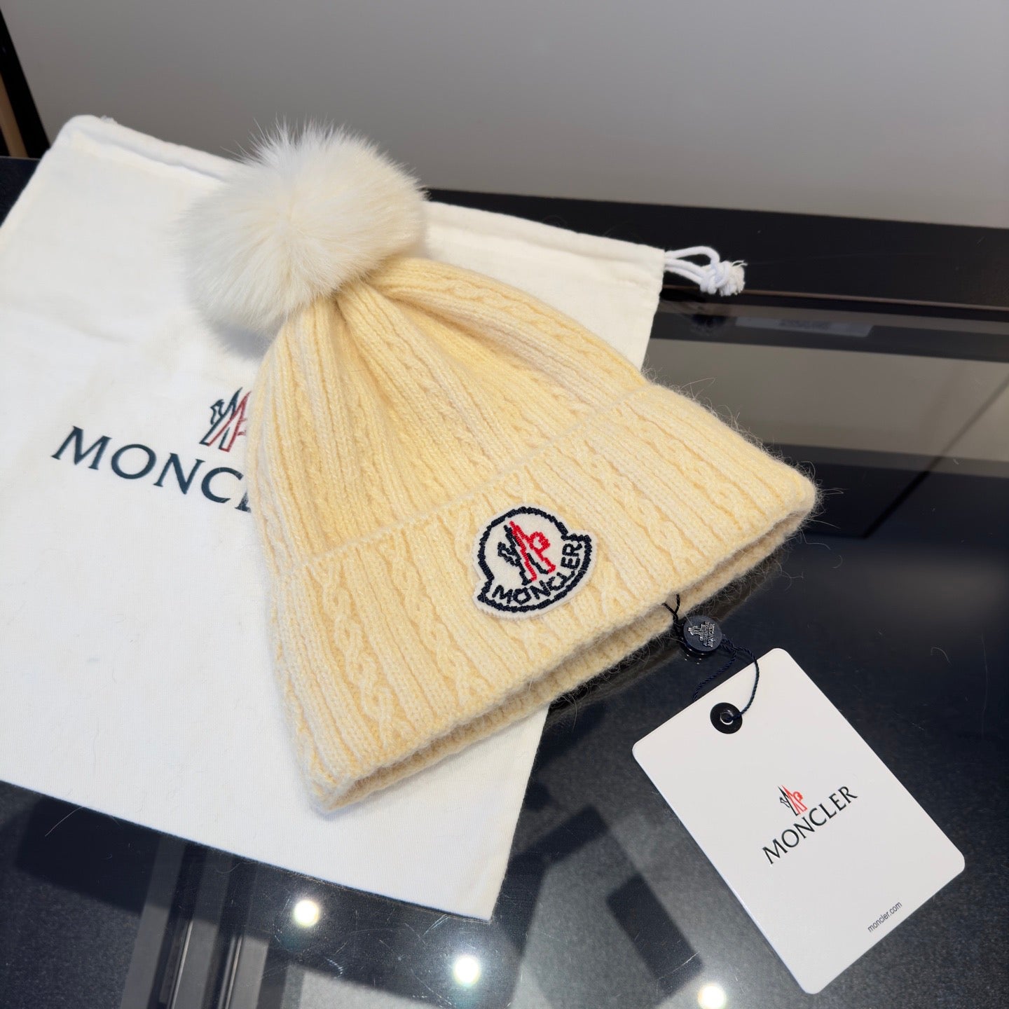 Moncler-針織帽毛帽-鵝黃色
