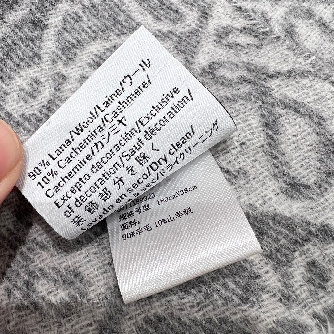 羅L威-植絨Logo圍巾-淺灰色