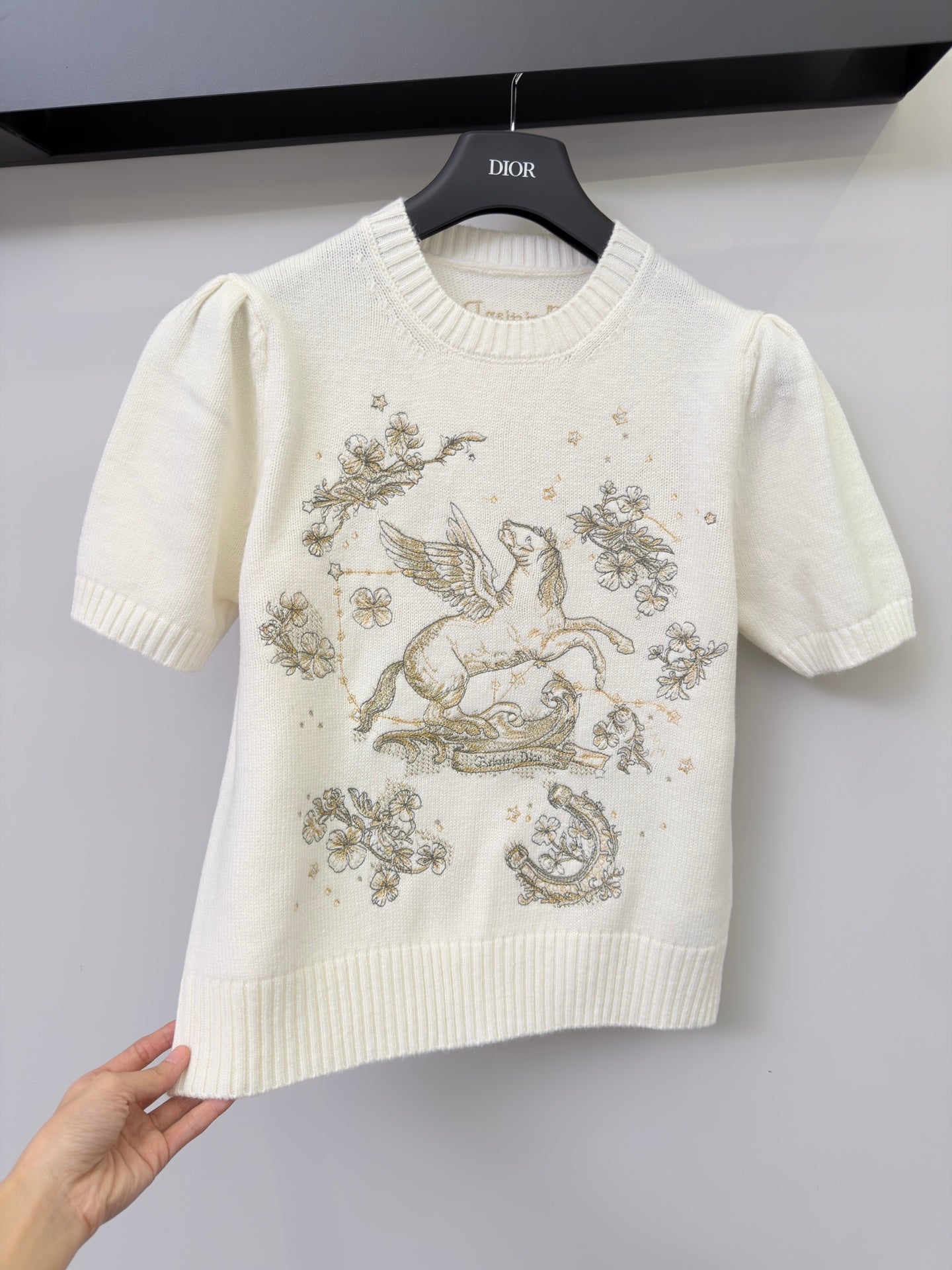 迪D家-羊絨金色展翅飛馬圖案短袖 白色