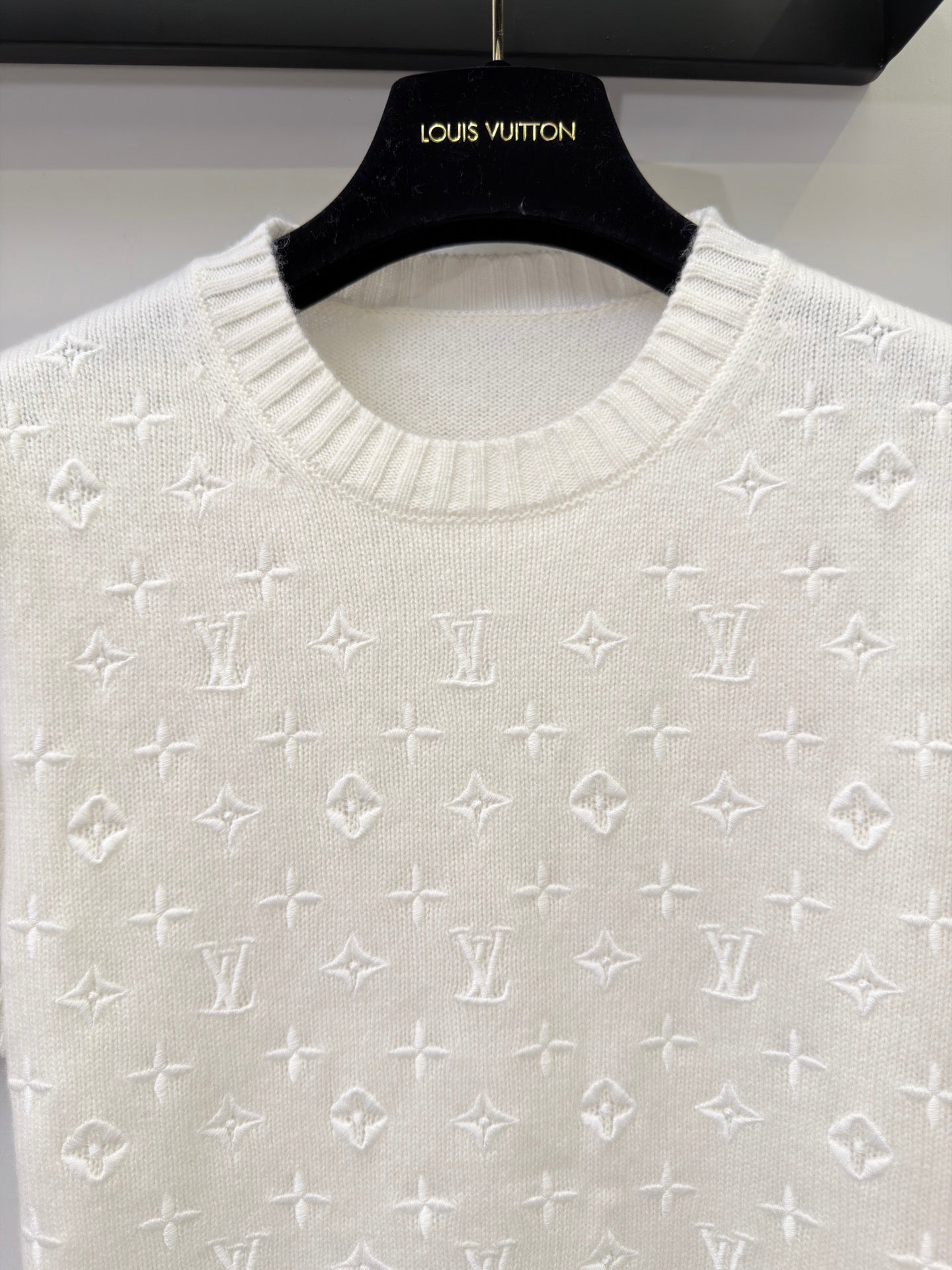 路L家-滿身刺繡logo針織短袖