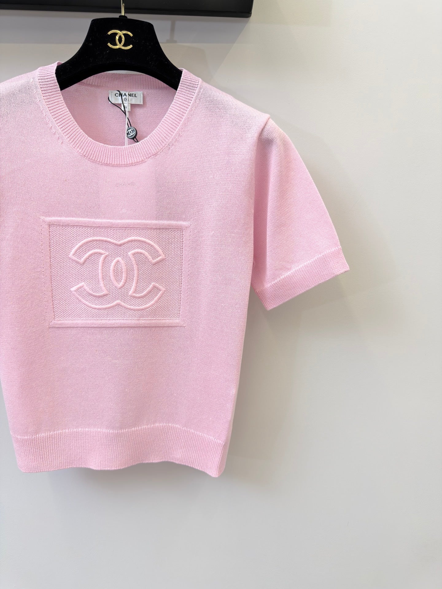 小香家-刺繡CC圓領短袖針織衫 粉色